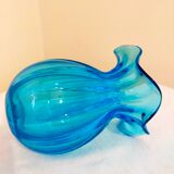 Vase bleu en verre soufflé