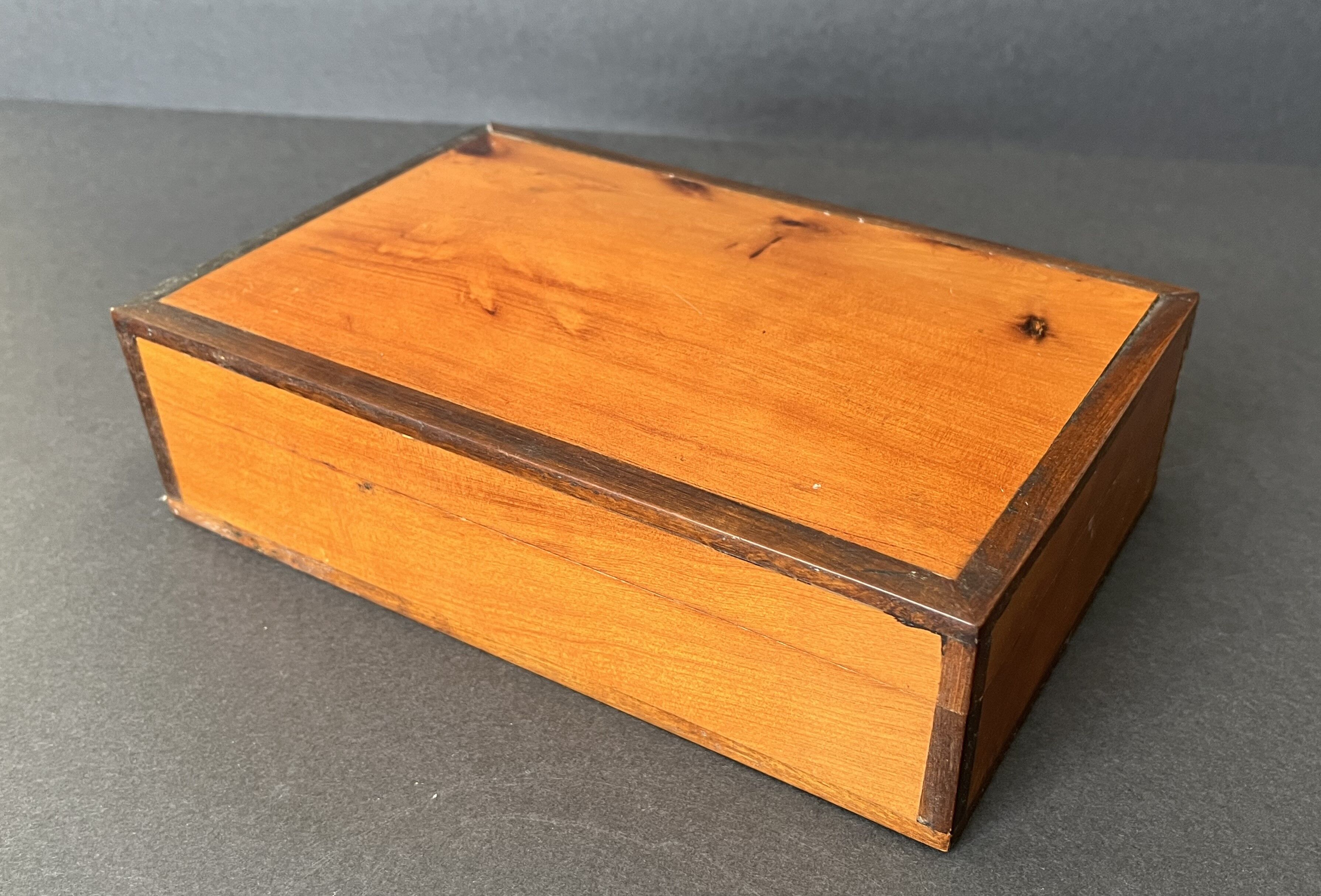 Solid wood jewelry box