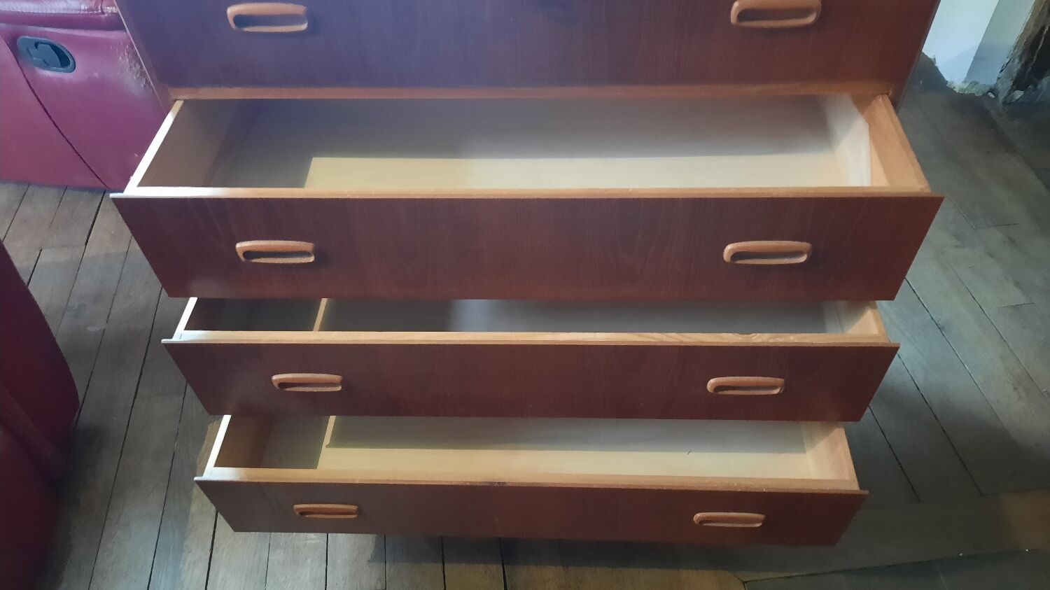 Scandinavian chest of drawers