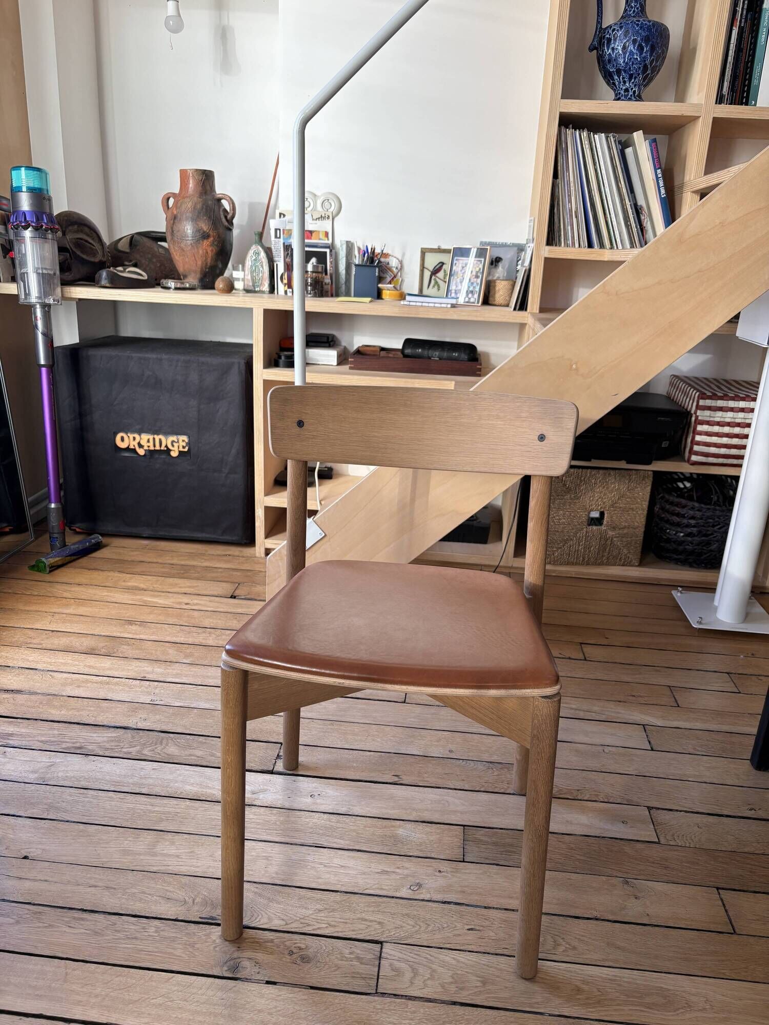 Takt Cross Chair in oiled oak with cognac leather seat