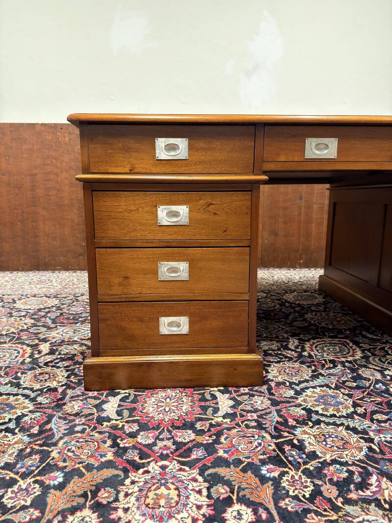 Large Classic English Chesterfield Desk Partnerdesk