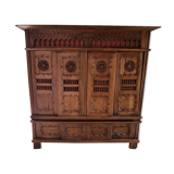 Breton enclosed bed