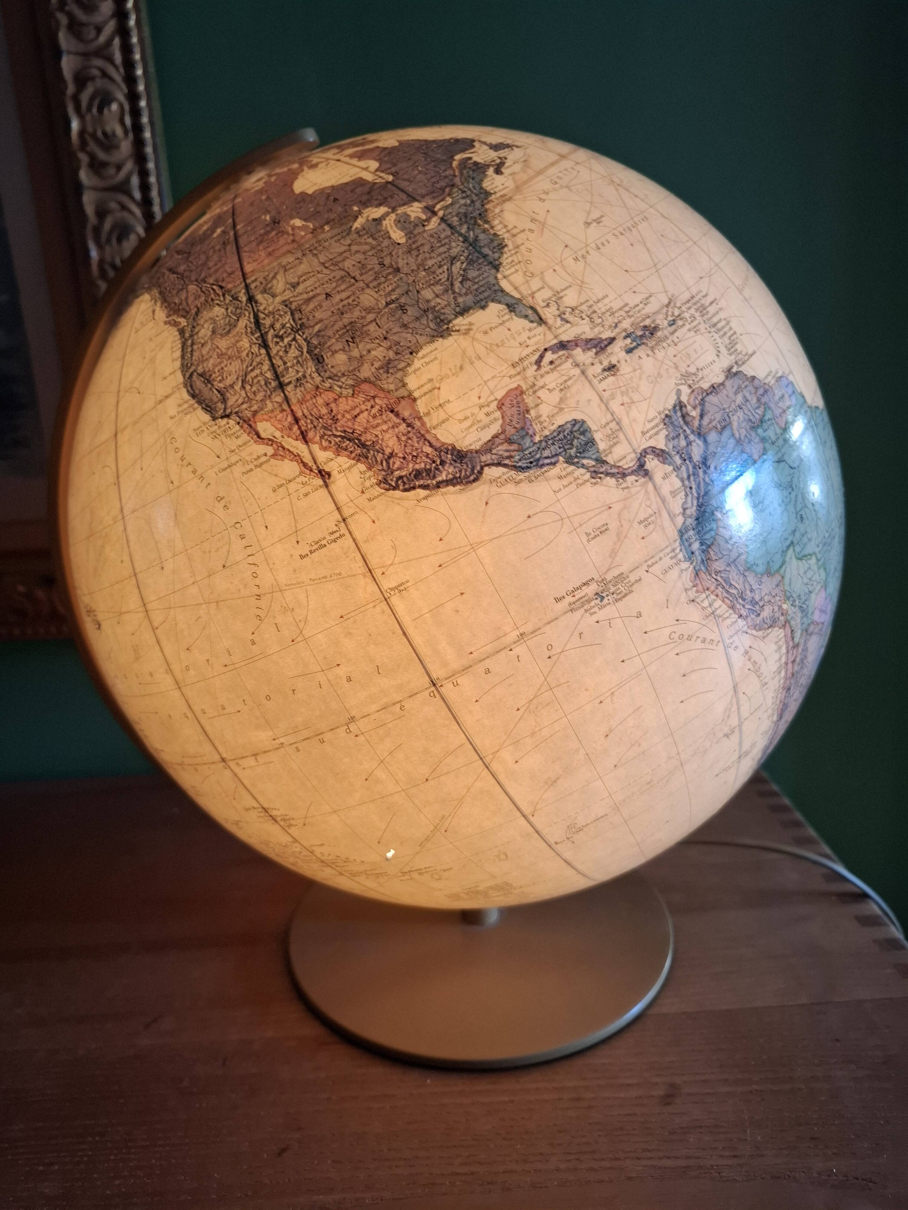 Globe terrestre lumineux colombus