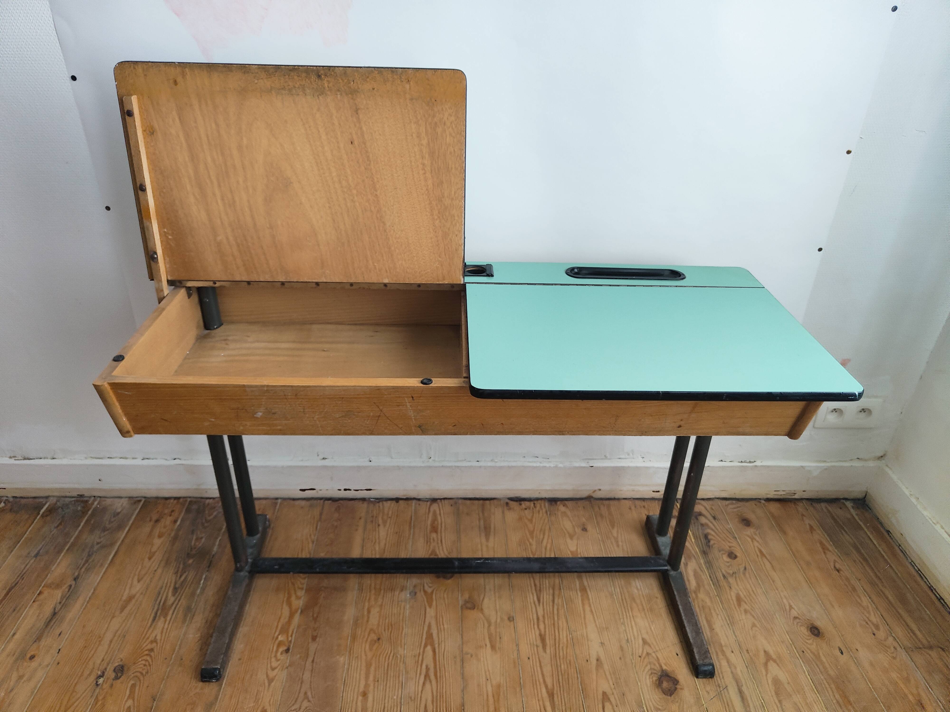 Desk/ school desk