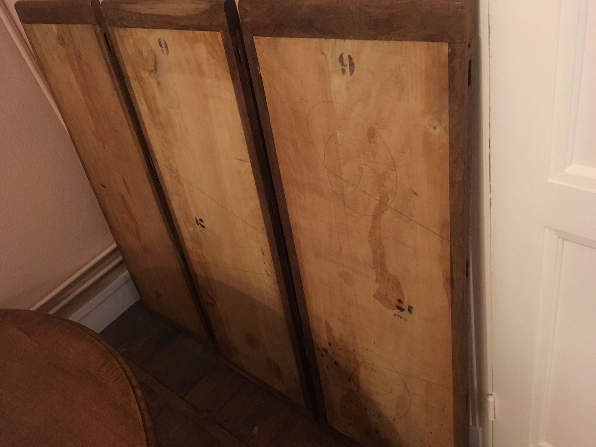 Louis XVI style round table with 3 extensions