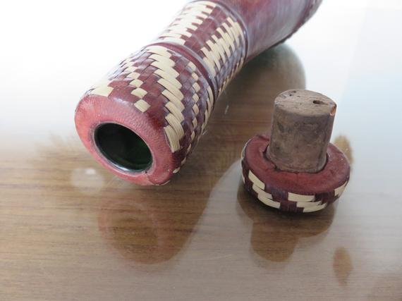 Bouteille éthnique en cuir, années 60-70