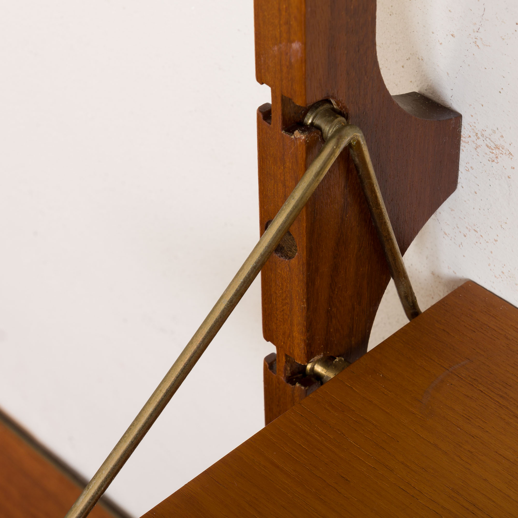 Ergo Wall Unit in teak with 6 shelves and a cabinet by John Texmon for Blindheim Møbelfabrikk