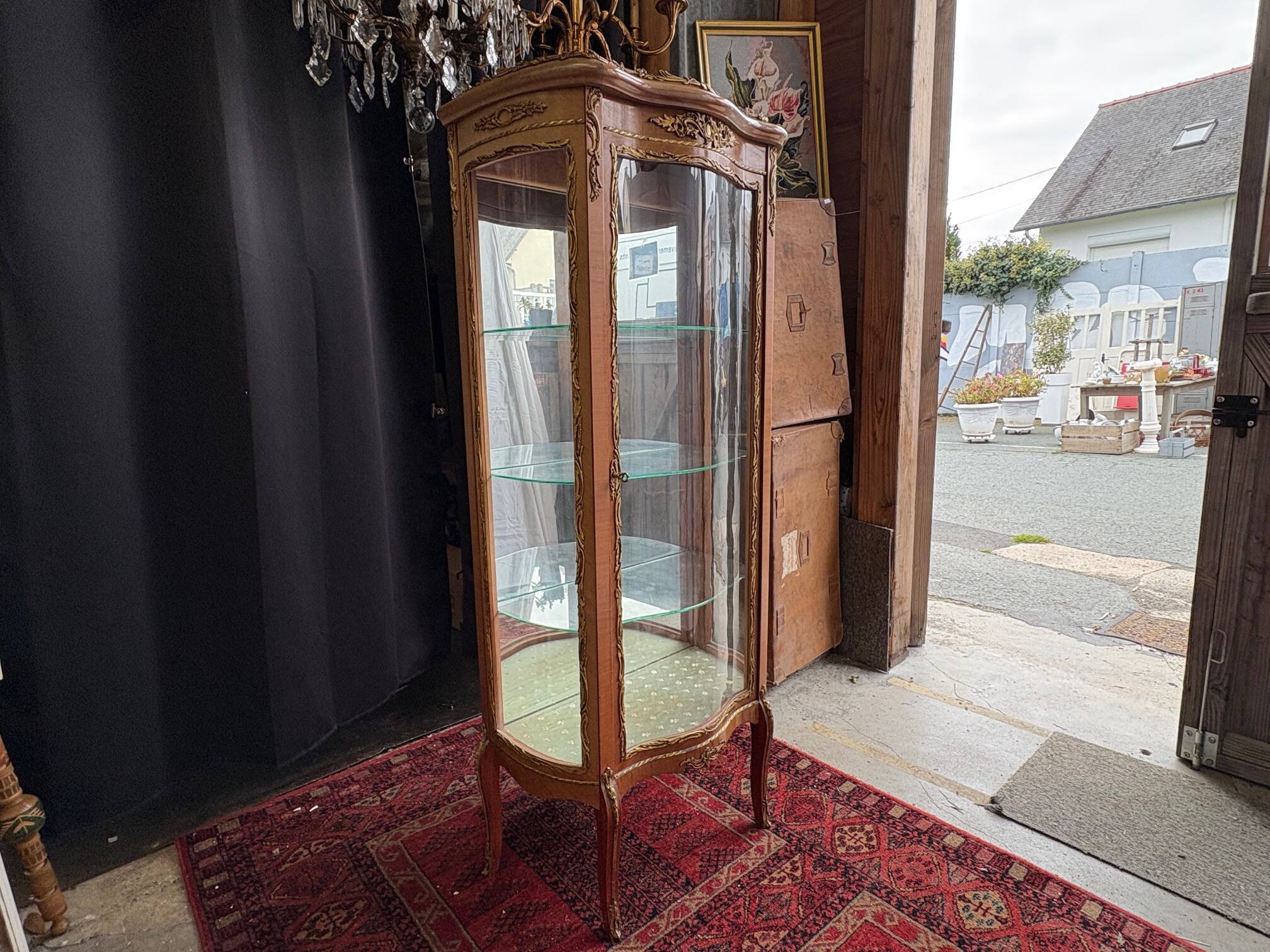 Louis XV/Transition style display cabinet in wood and gilt bronze