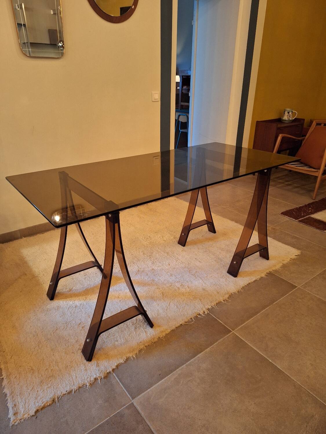 Europe altuglas desk by Gacita and Tiberi