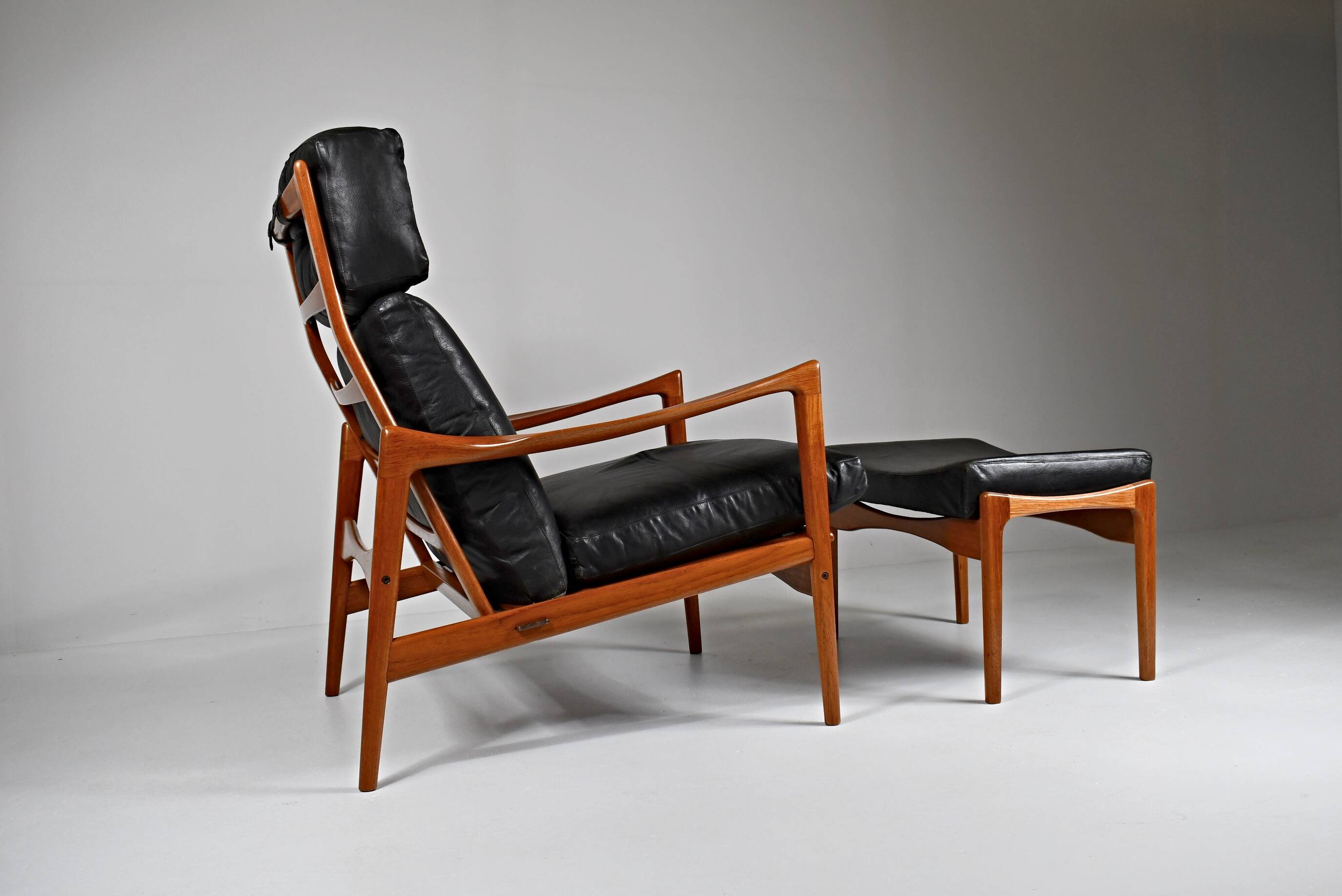 Fauteuil et repose-pieds par Ib Kofod-Larsen pour OPE, Suède