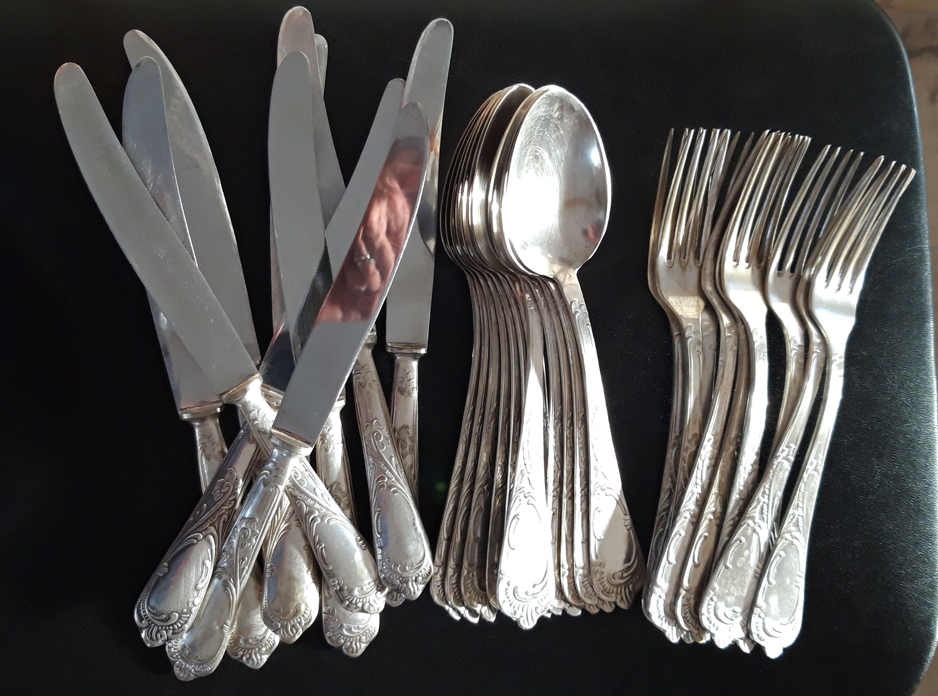 Set of silvered metal cutlery 1/1000th