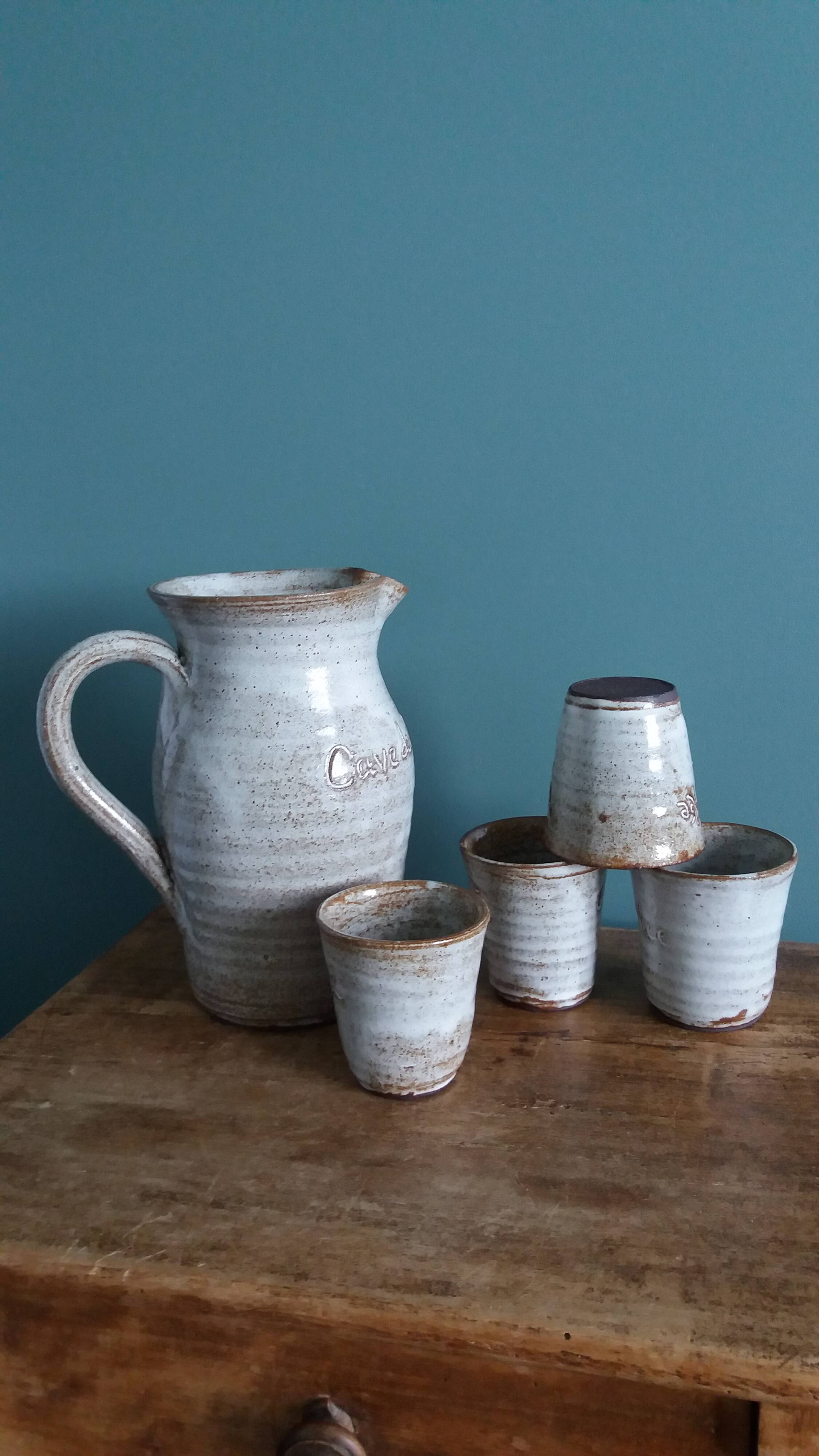 Pichet et 4 verres en grès émaillé signé, Aizenay Vendée
