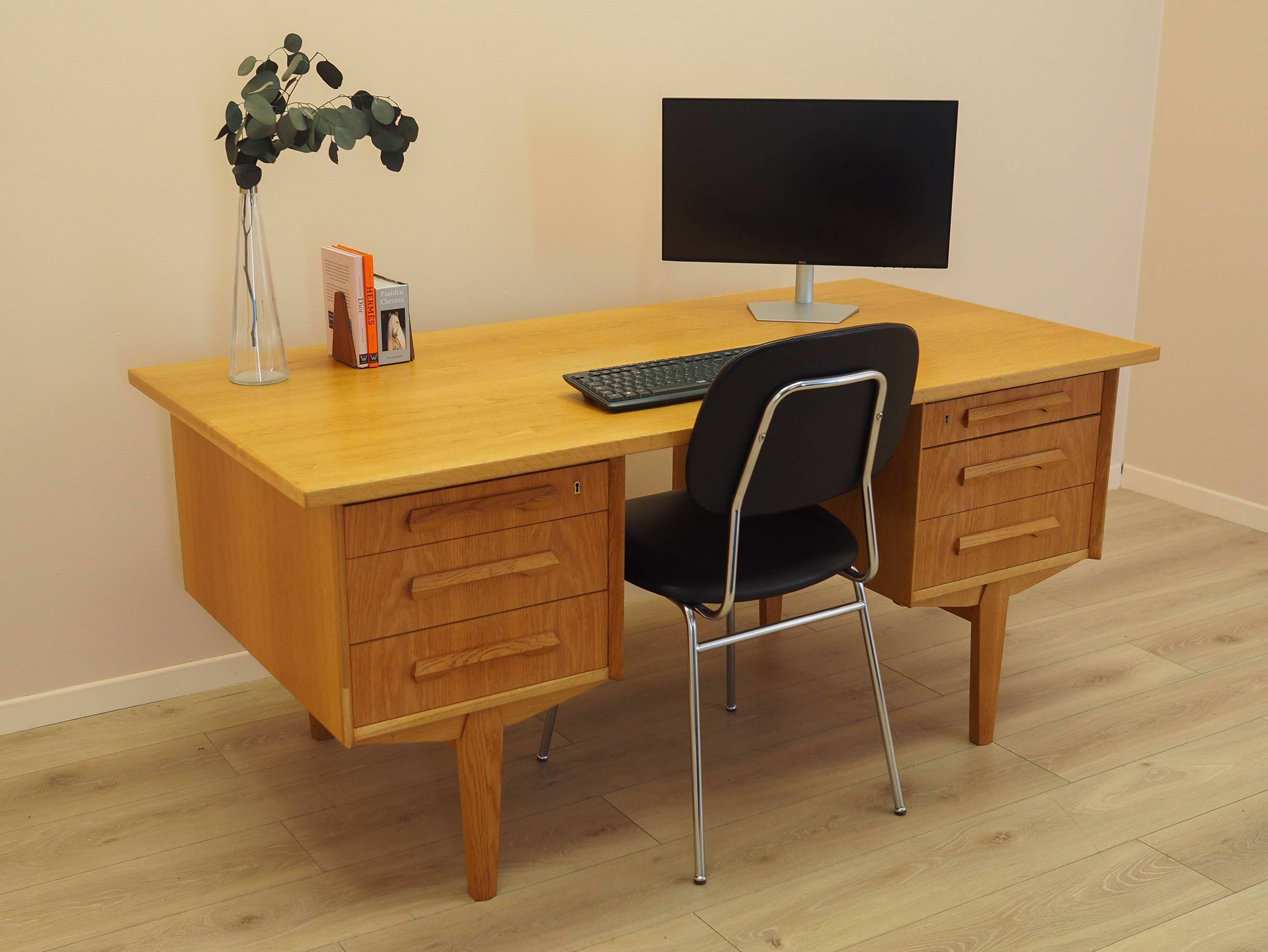 Oak desk, Danish design, 1960s, designer: Henning Kjærnulf