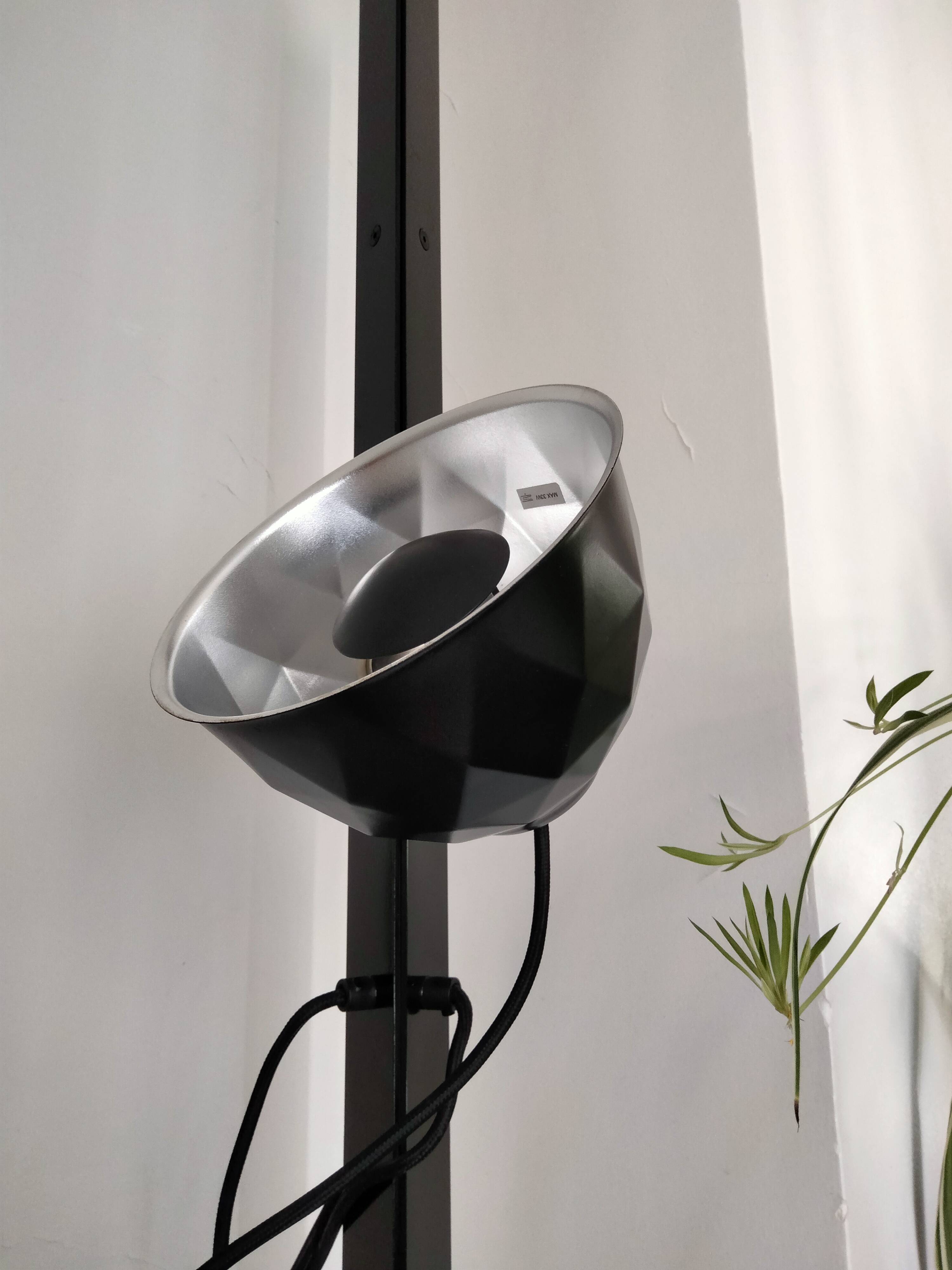 Ligne Roset floor lamp - tripod - normal studio