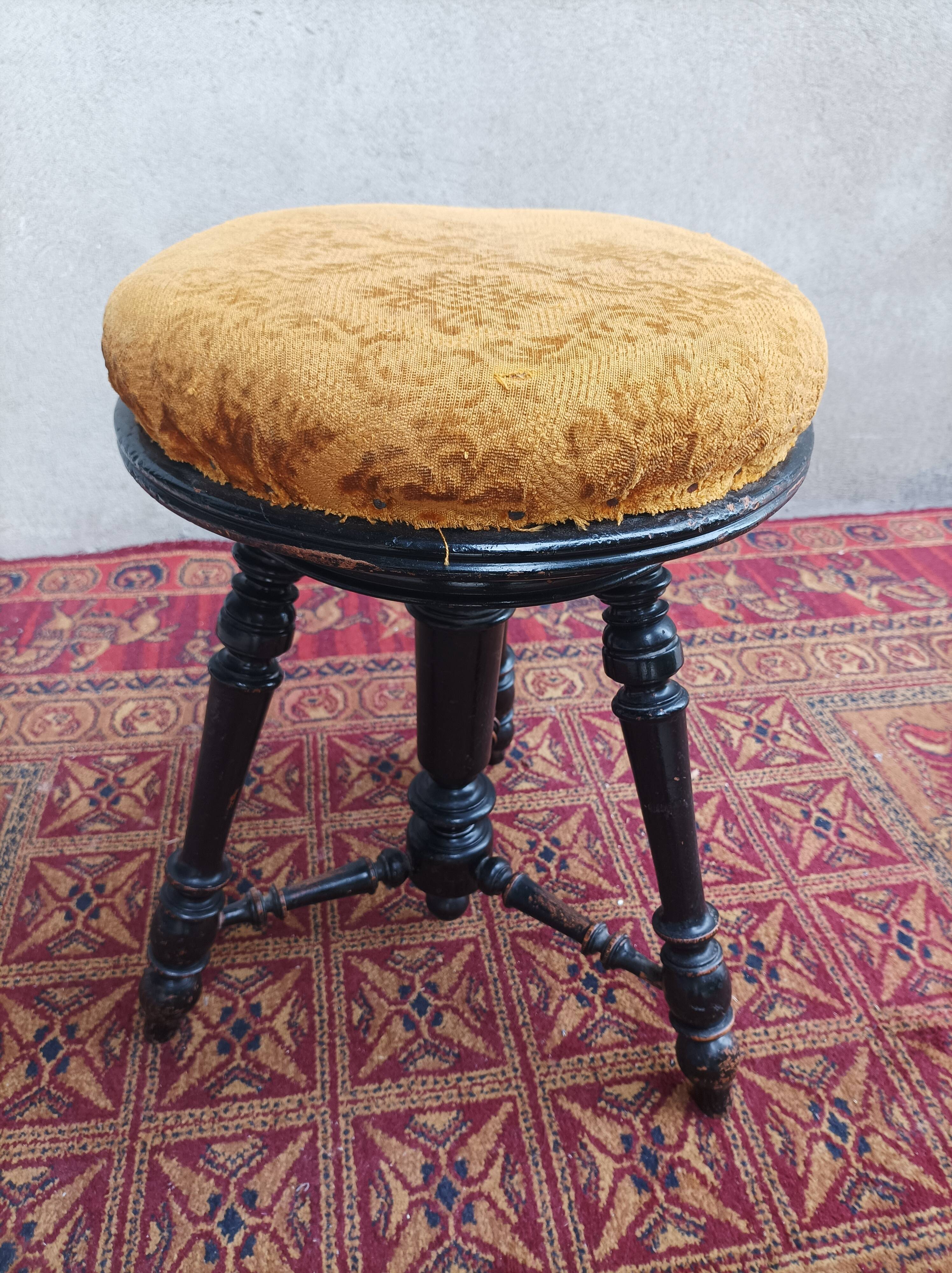 Napoleon III piano stool