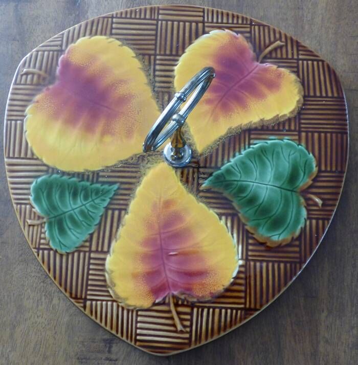 Cheese platter by sarreguemine no. 6158 in the shape of an apple.