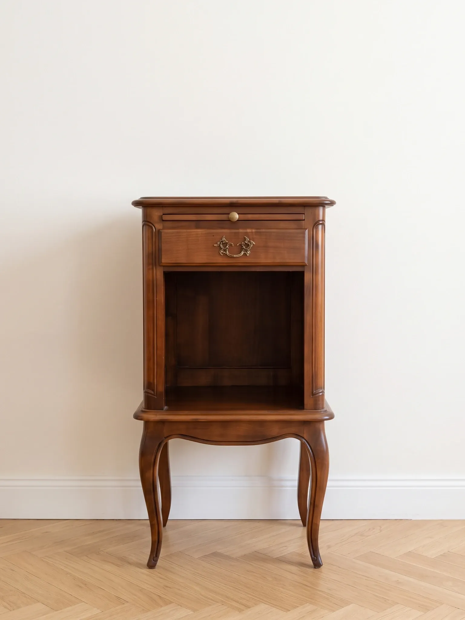Table d'appoint style Louis XV en bois avec tiroir et niche