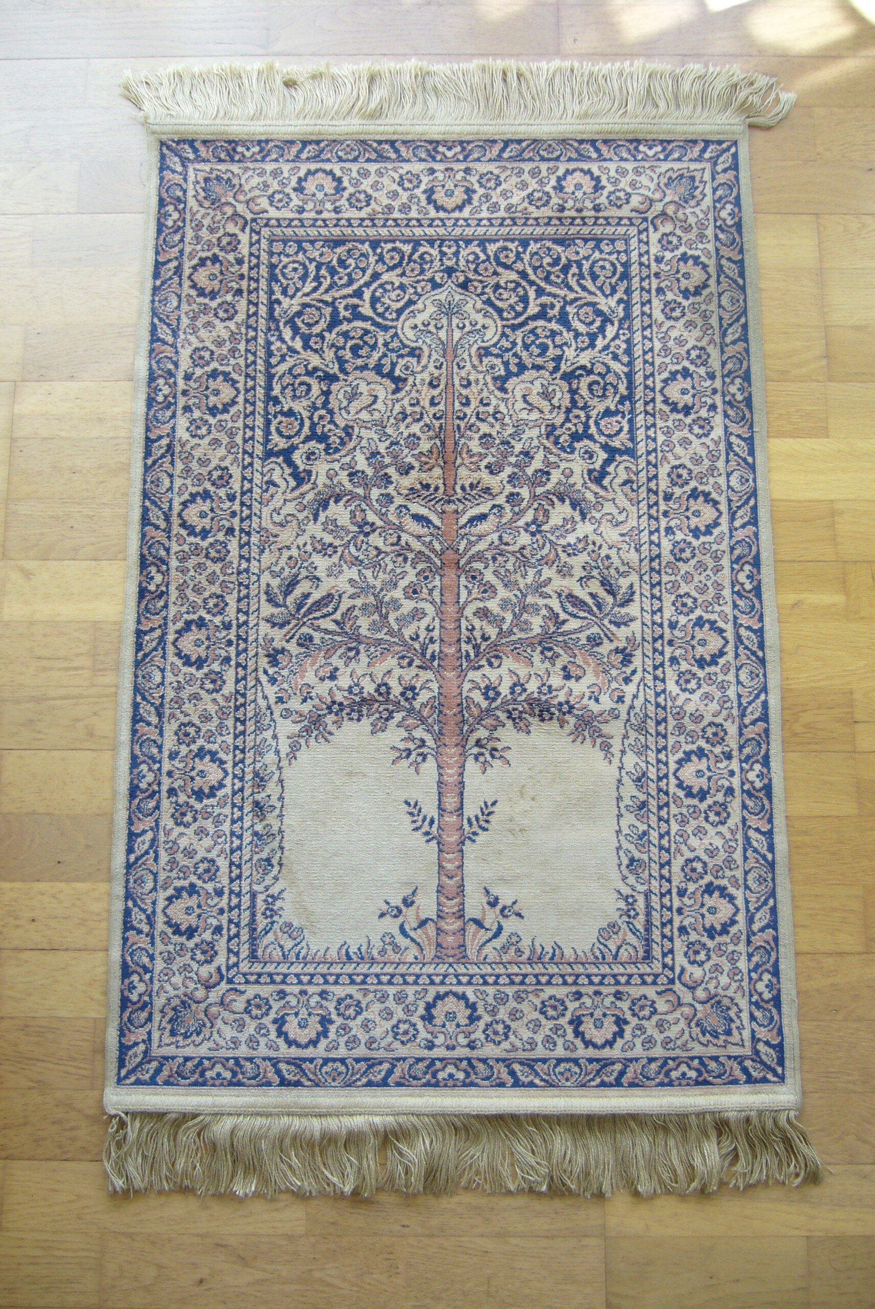 Oriental rug 68 x 125