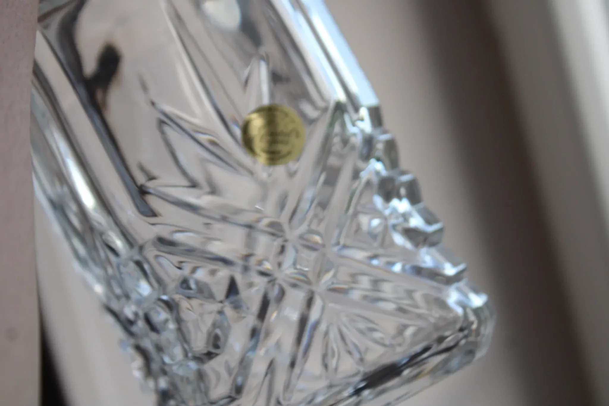 Vintage whisky carafe by Cristal d’Arques with geometric design and stopper – H 26 cm