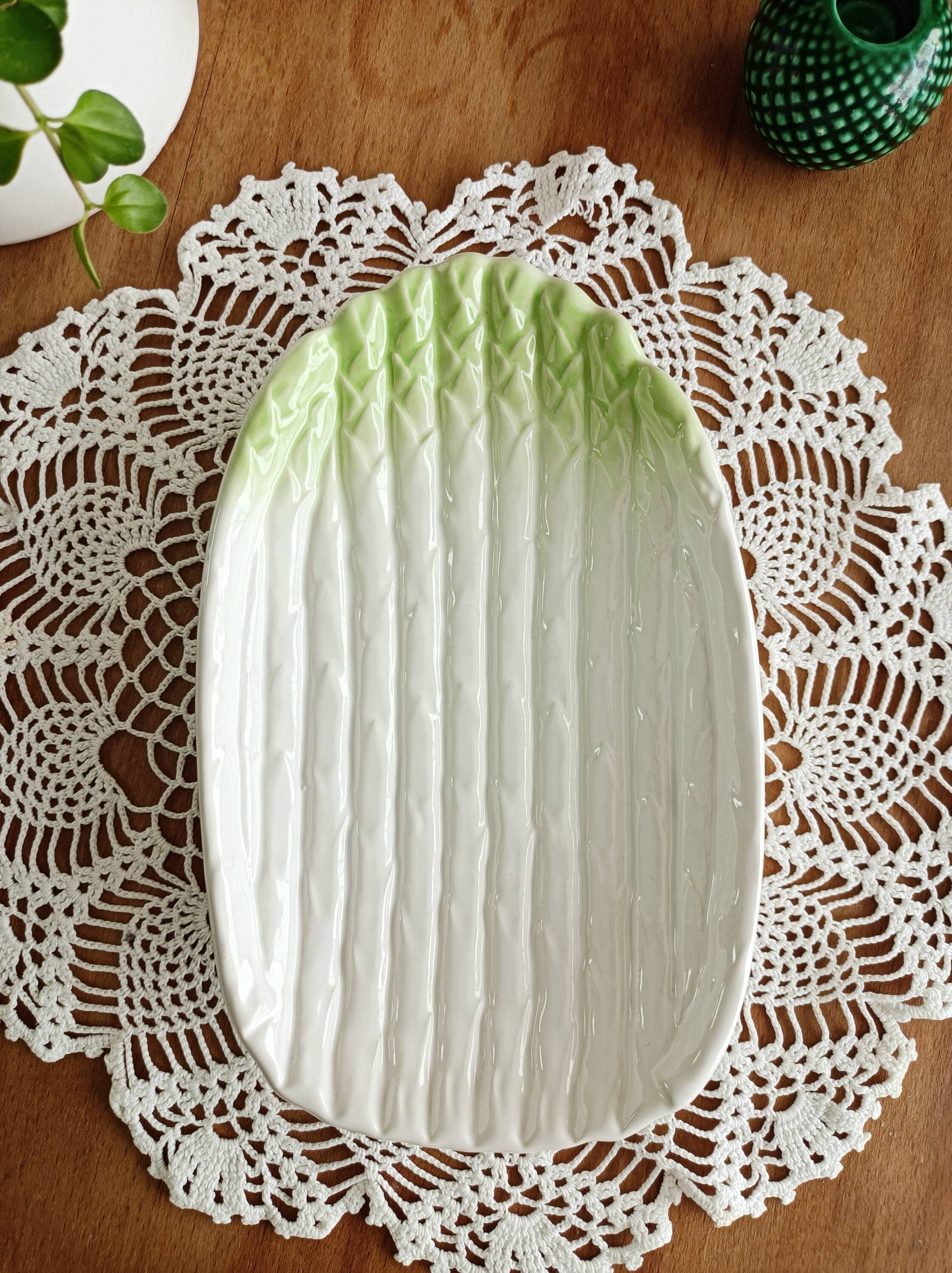 Ravier, small dish in slip, asparagus