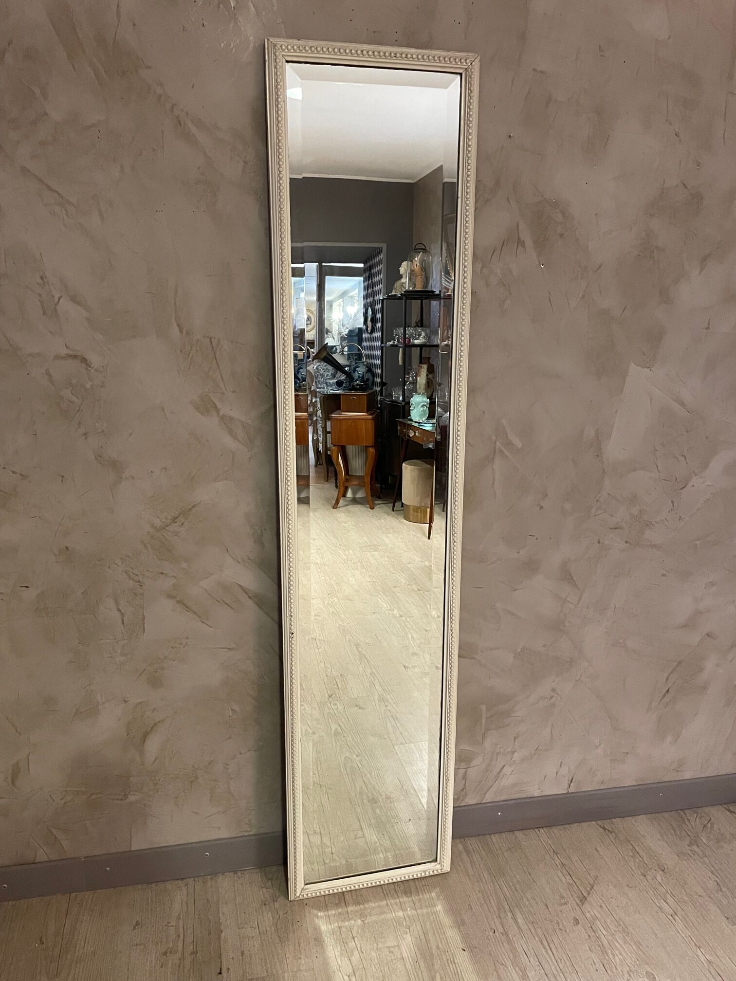 Beveled mirror