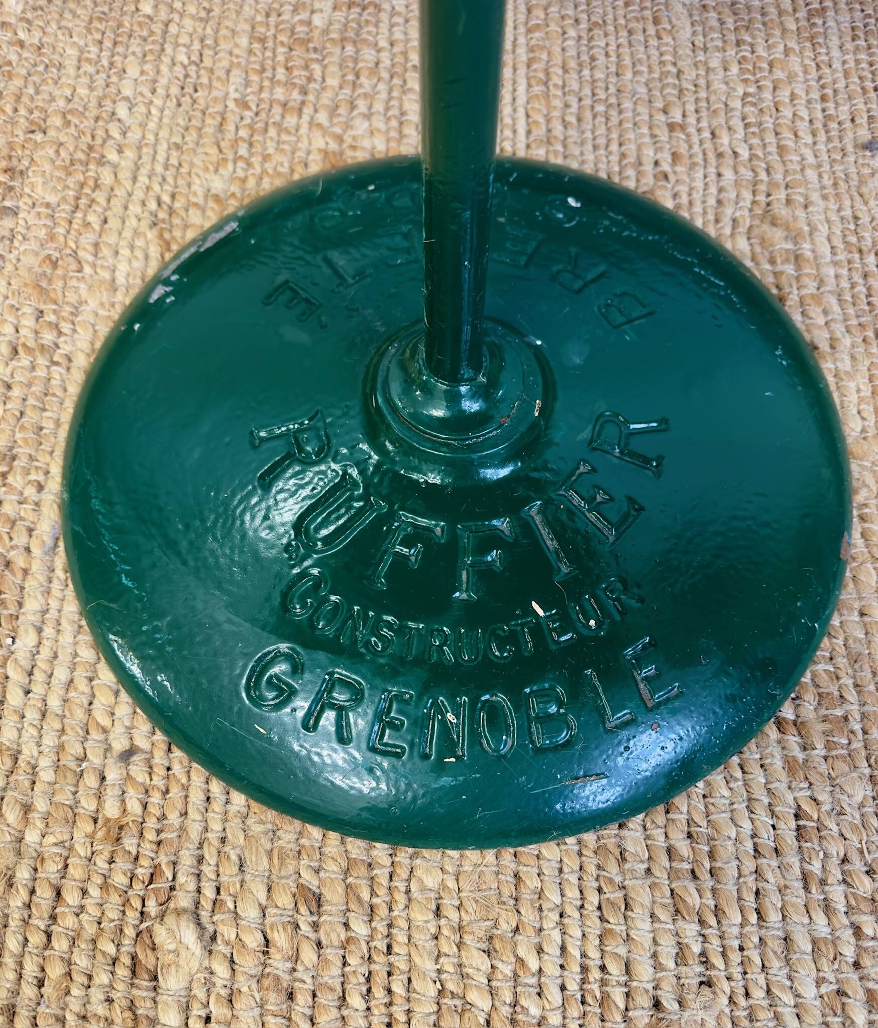 Old metal bistro table - Ruffier Grenoble – enamel paint