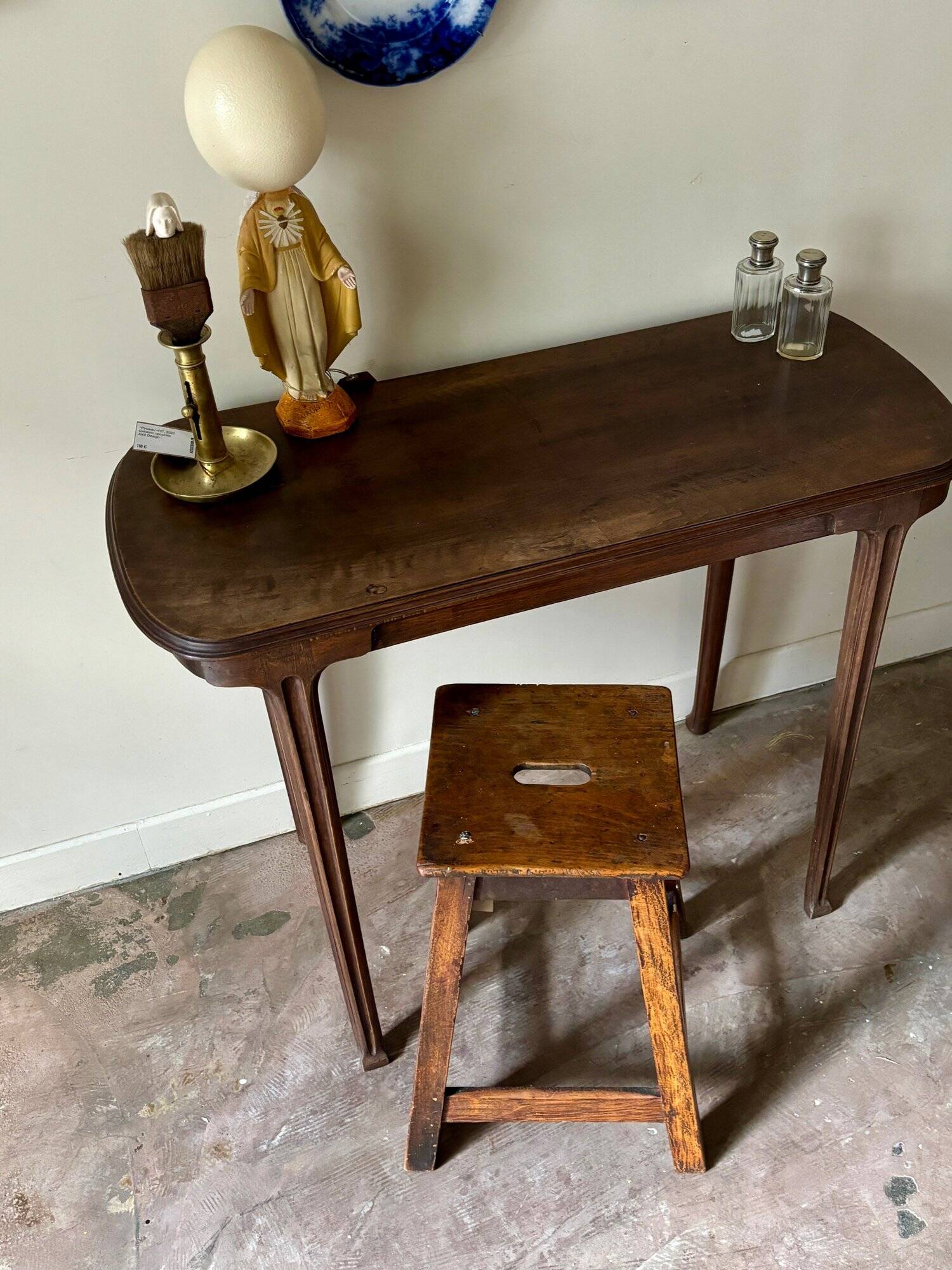 Console en bois foncé