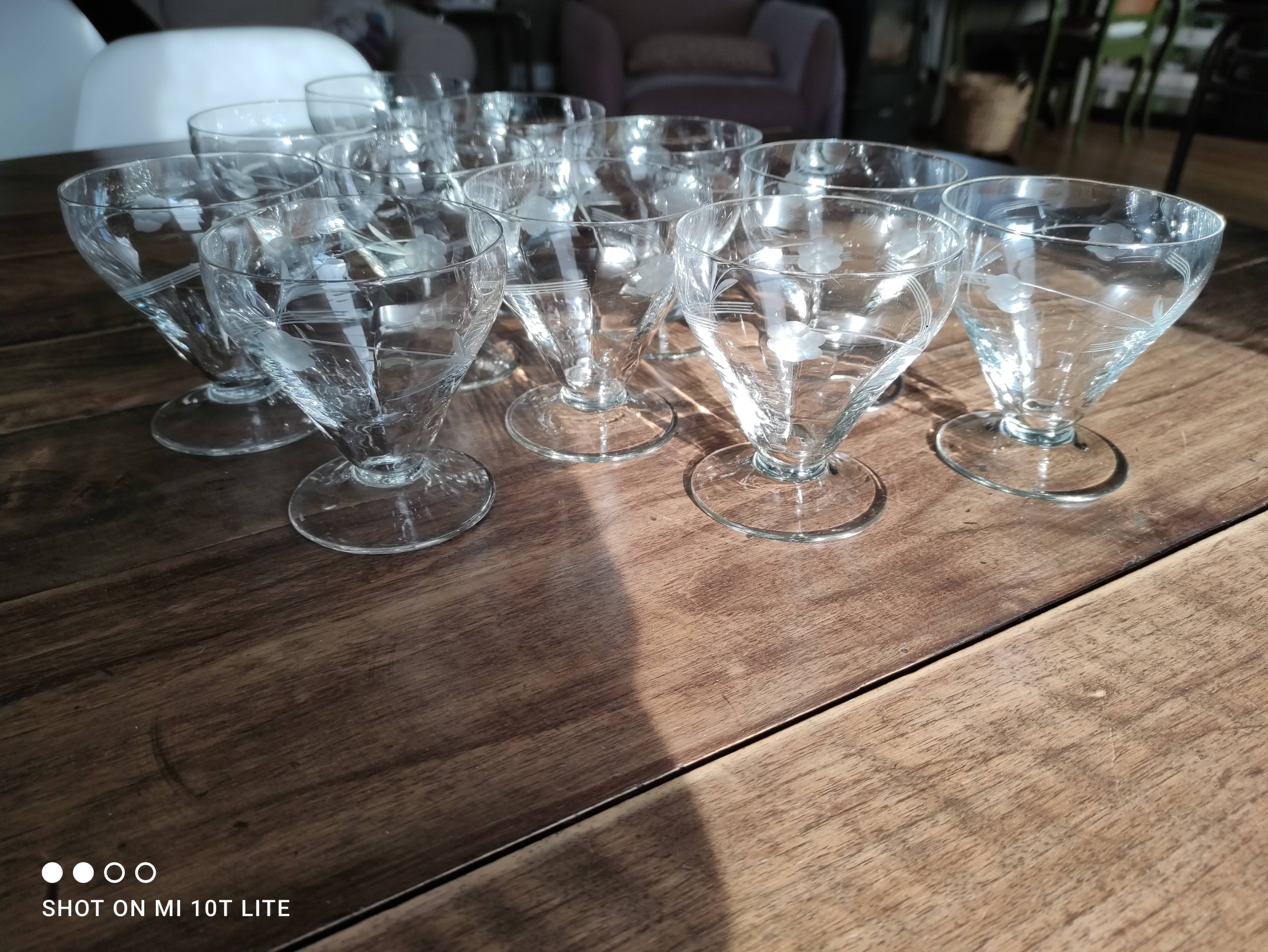 Set of 11 champagne glasses on low foot in old glass engraved floral decoration