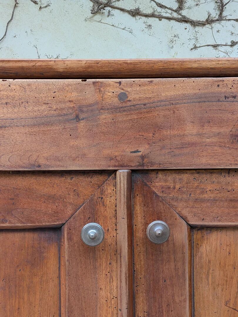 Buffet bas en bois massif sur roulettes – style industriel & campagne