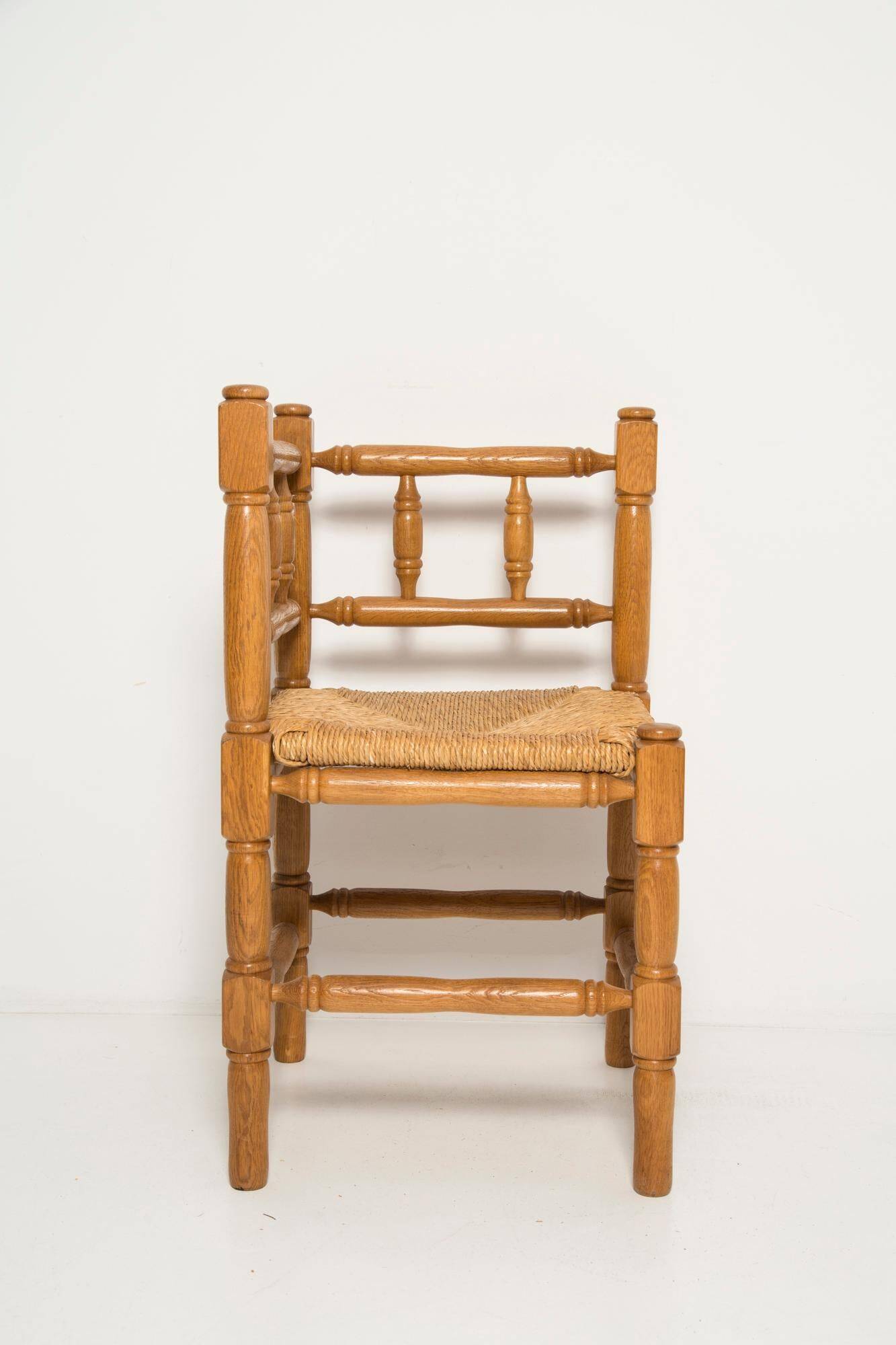 Provincial French corner chair, handmade in wood and straw, 1940s.