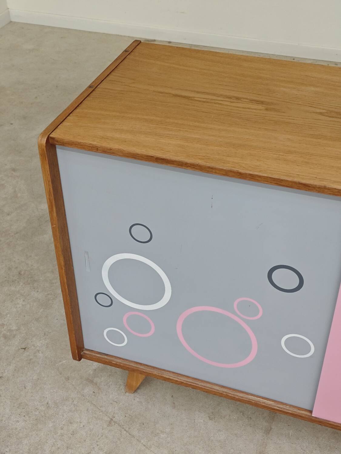 Buffet U 452 rose et gris par Jiri Jiroutek pour Intérier Praha