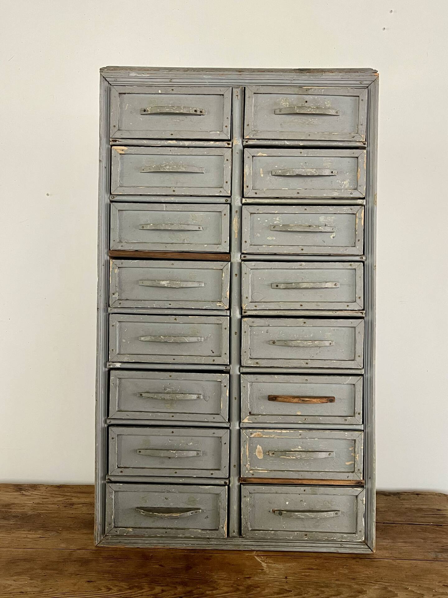Meuble à tiroirs 