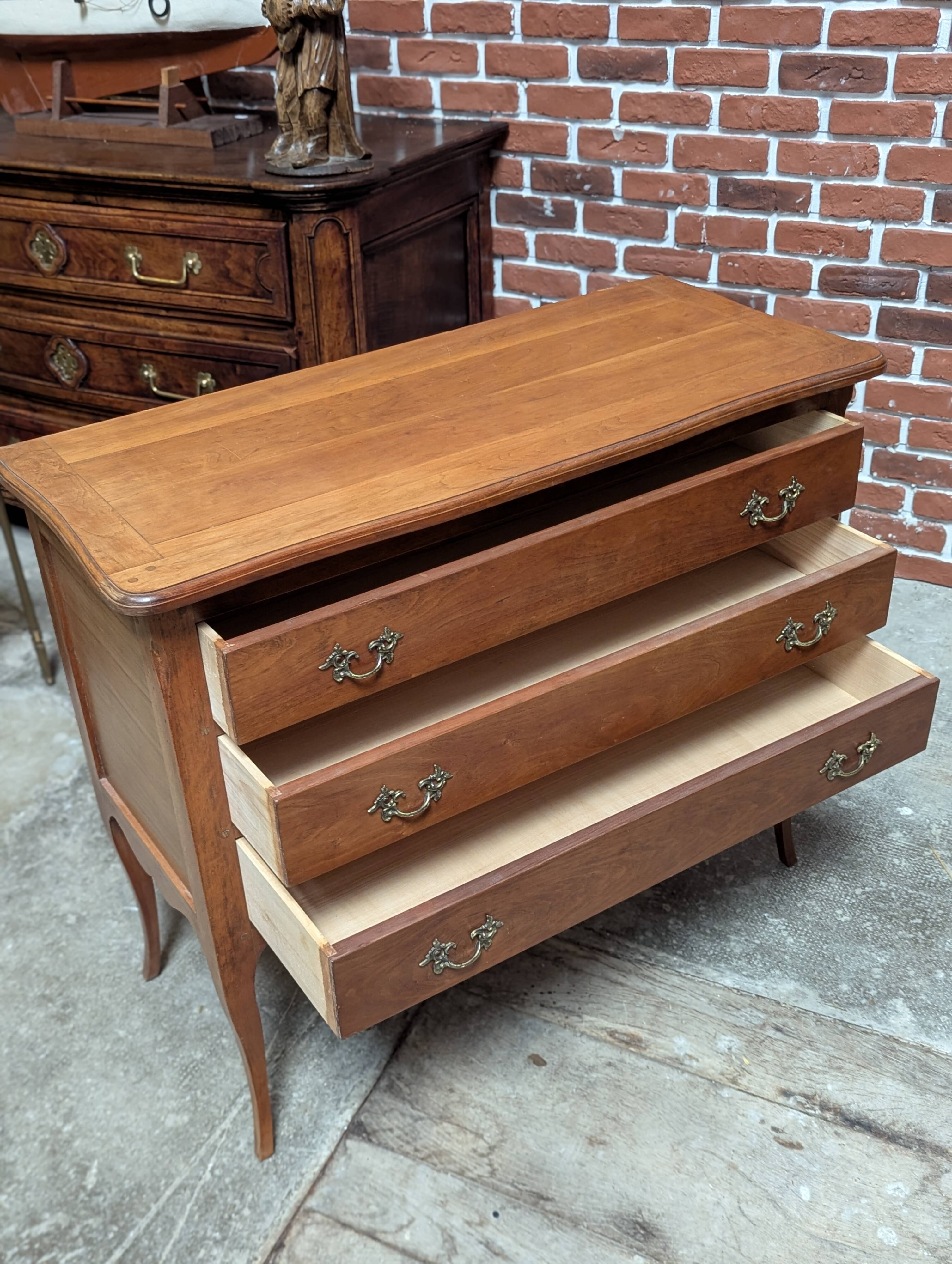Small Louis XV chest of drawers