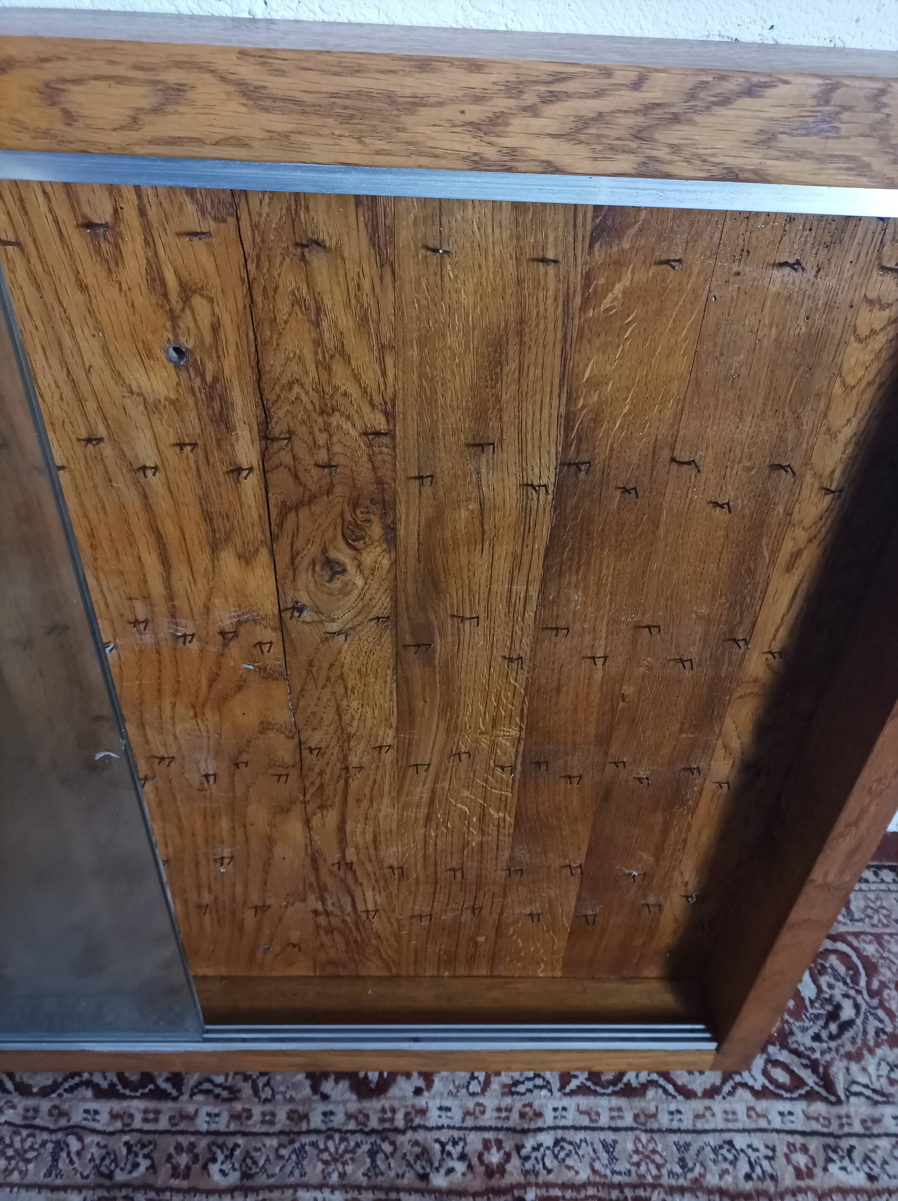Oak wall-mounted key hotel display case