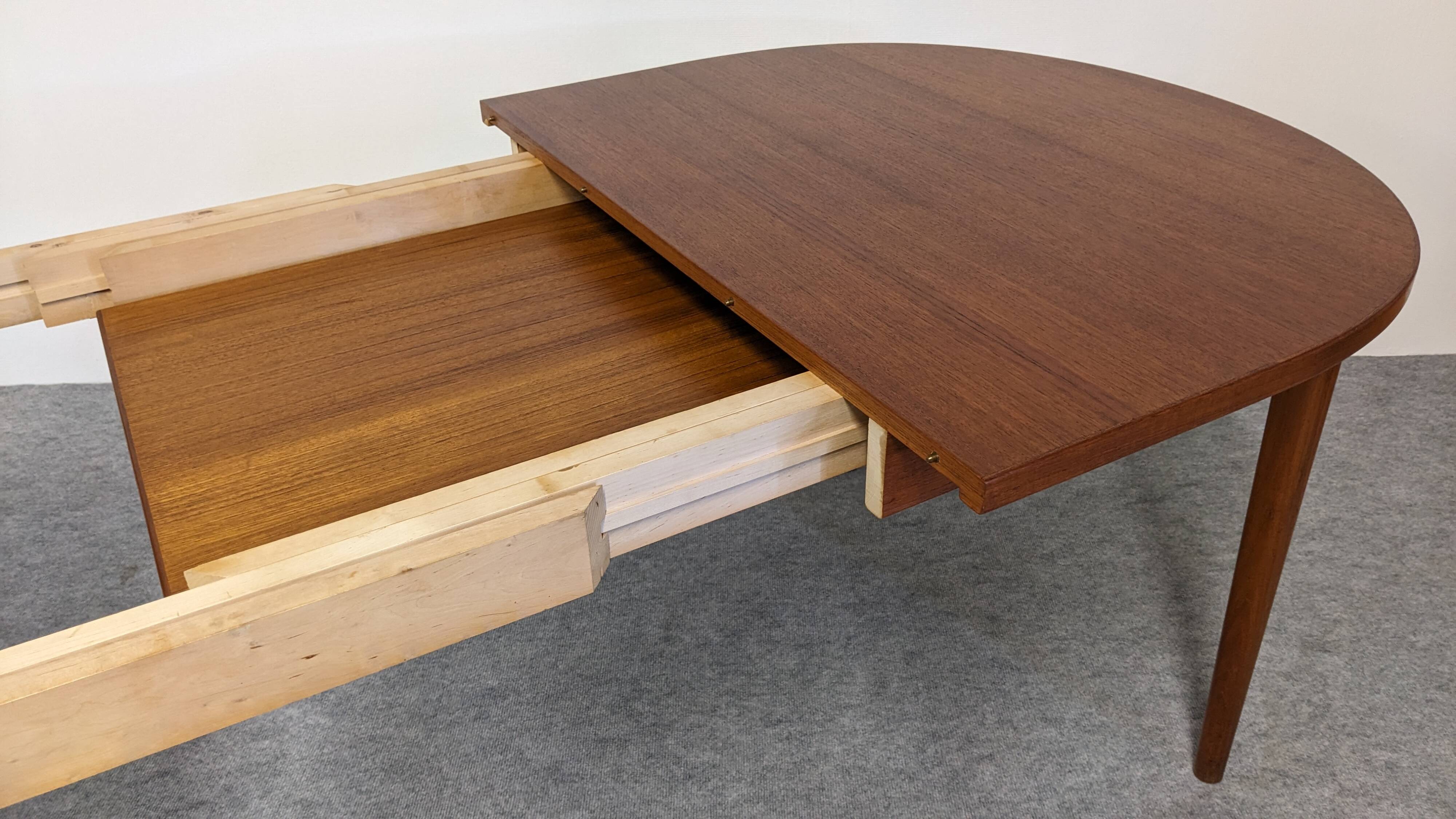 Oval extendable teak table by Nils Jonsson for Troeds 50s/60s