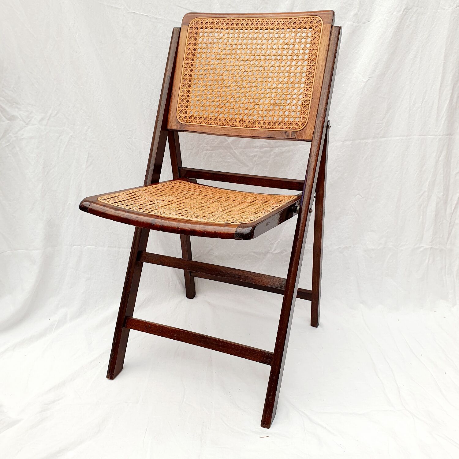 Chaise pliante cannée