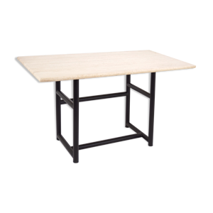 bureau en métal et plateau
