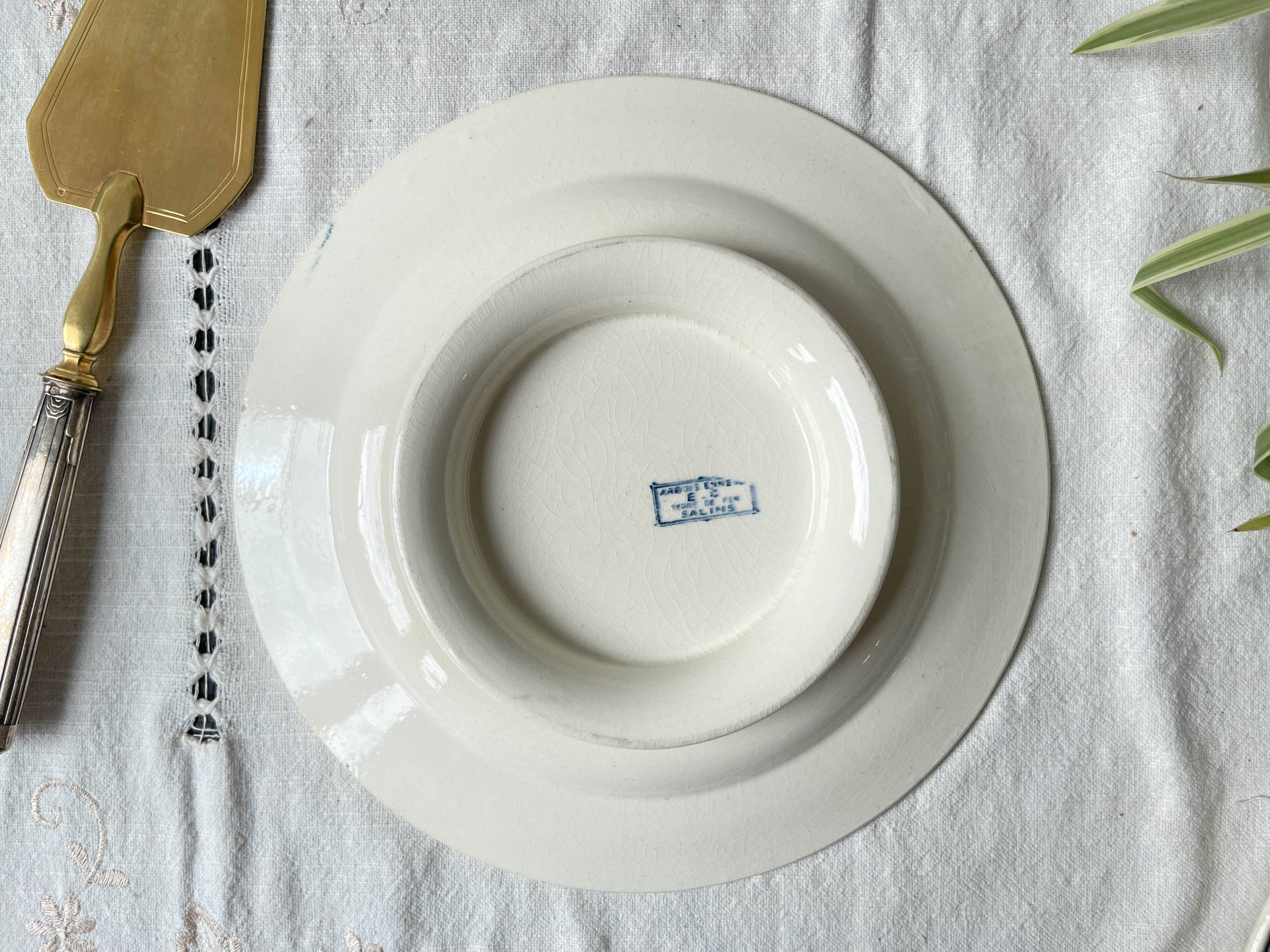 Vintage pedestal dish Blue iron earth Salins model Arbois Ennege