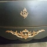 Curved chest of drawers
