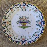 Assiette décorative en faience signature René Delarue