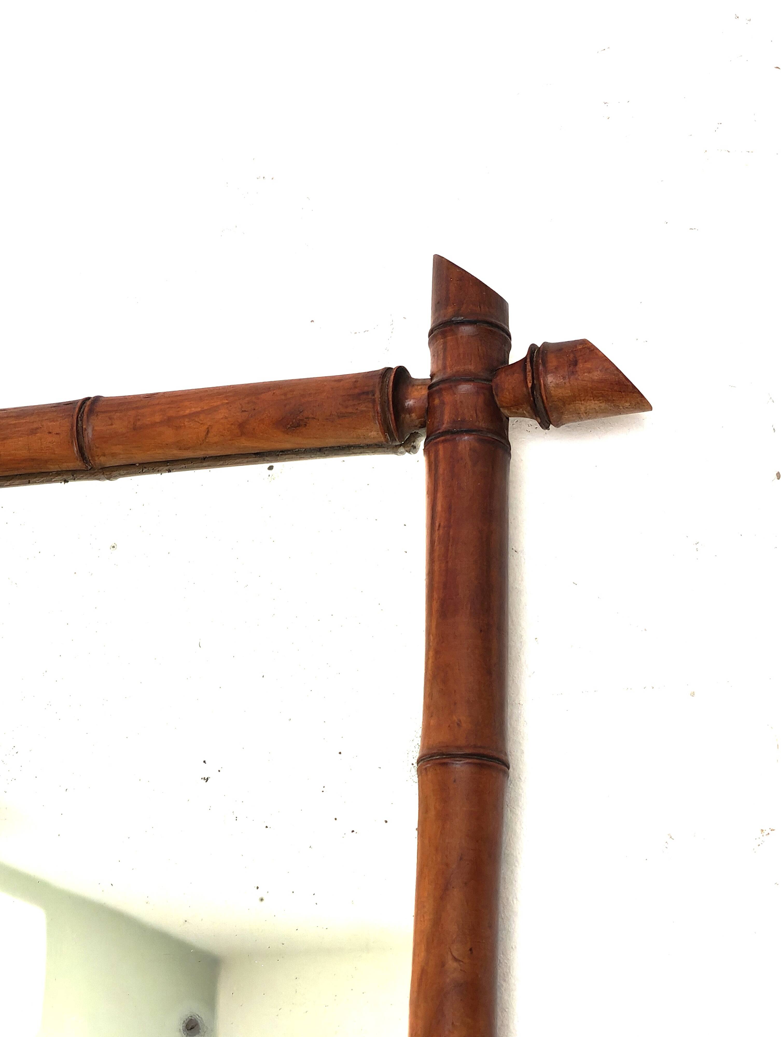Petit miroir en bambou ancien