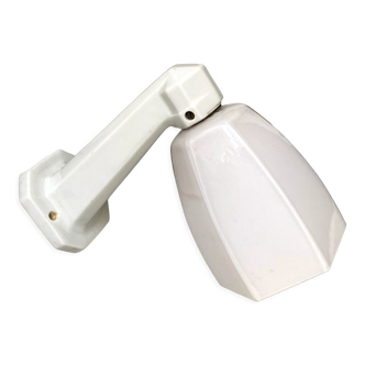 Art deco wall lamp in opaline and porcelain