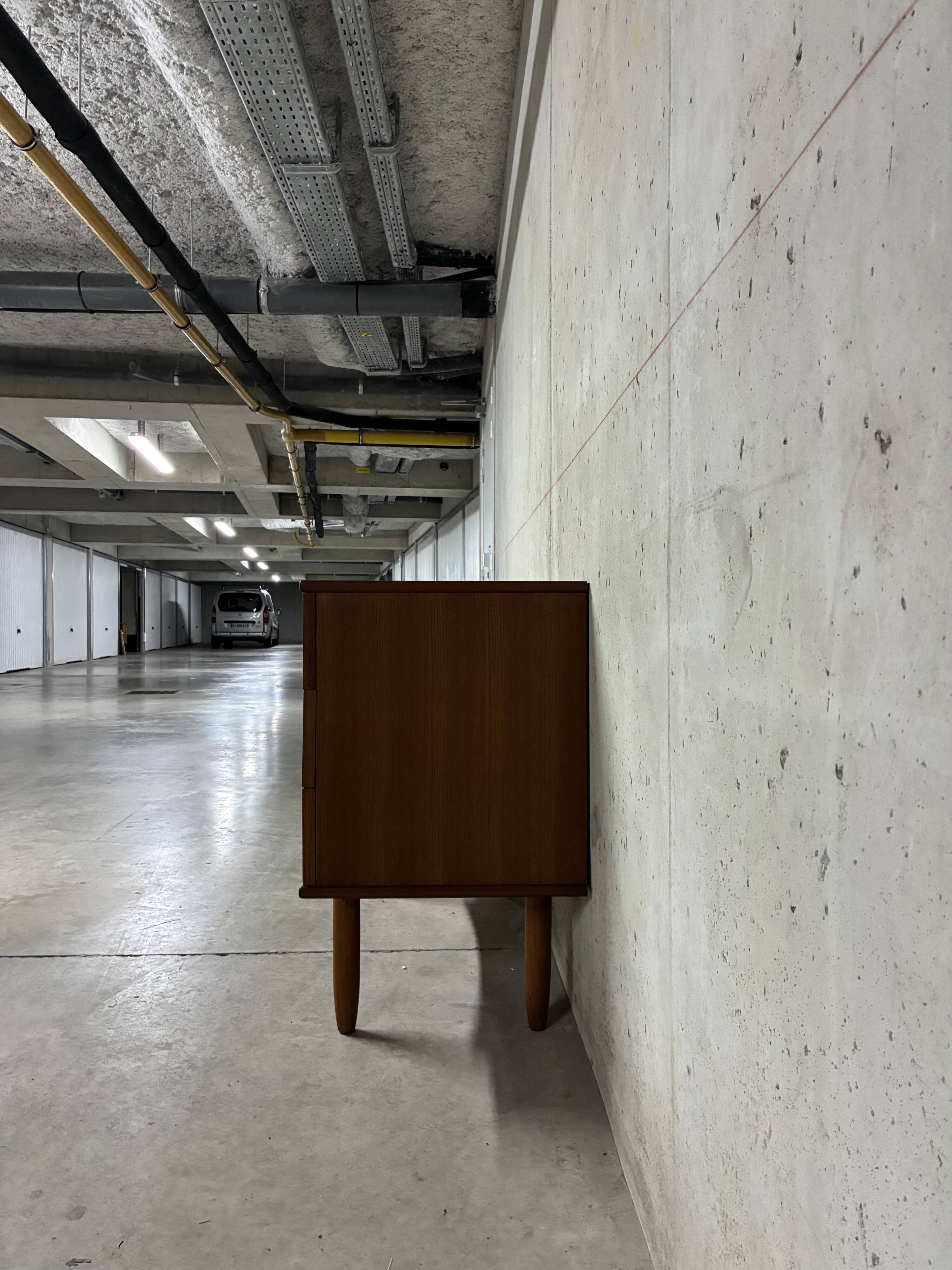 Double enfilade commode with 6 drawers, vintage Scandinavian from the 1960s.