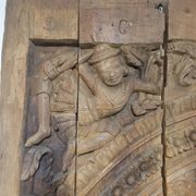 Plafond en bois sculpté