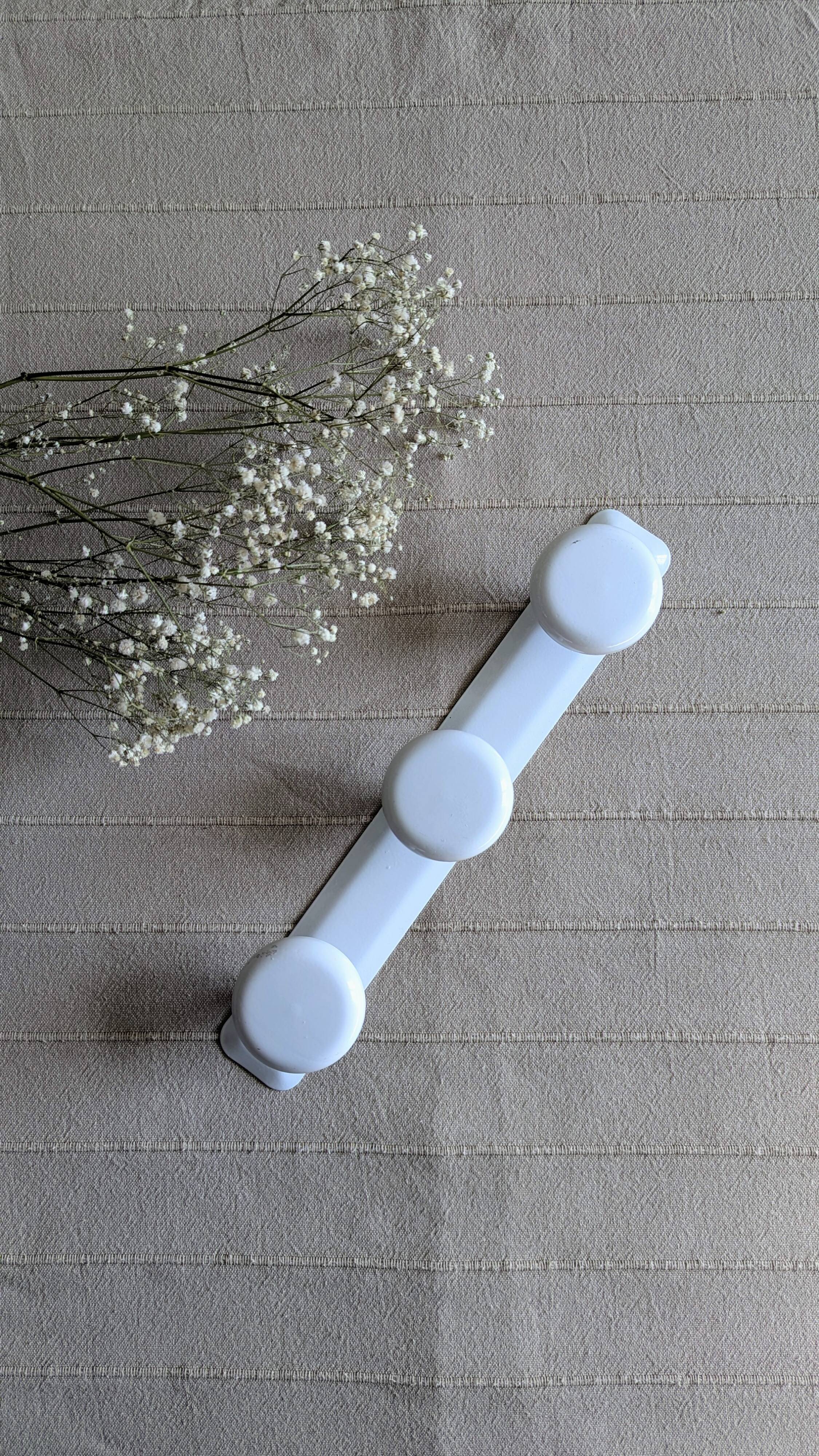 Set of 2 vintage white metal coat racks (D-0013)