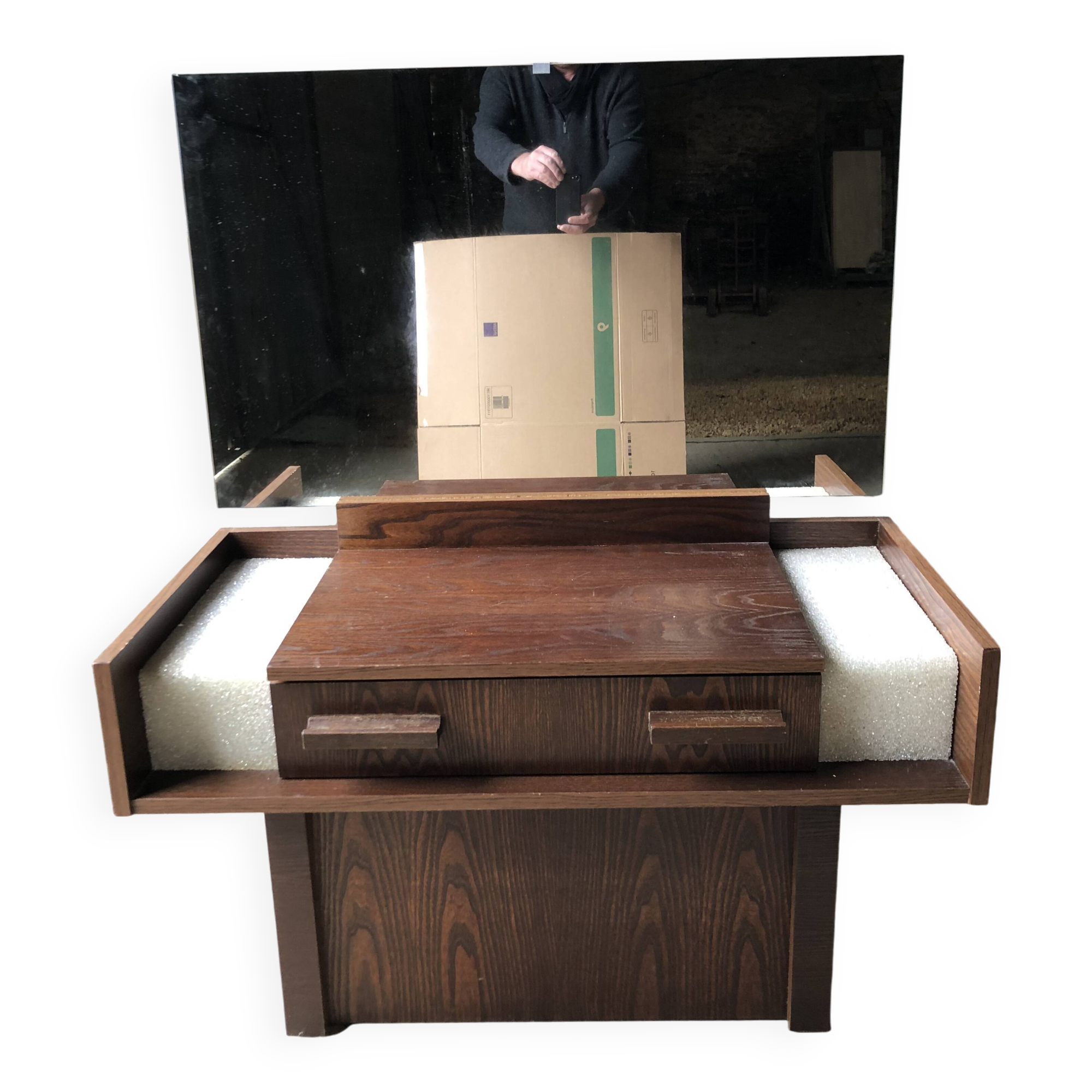 Vintage elm veneer dressing table with 1 drawer and 2 resin lamps.