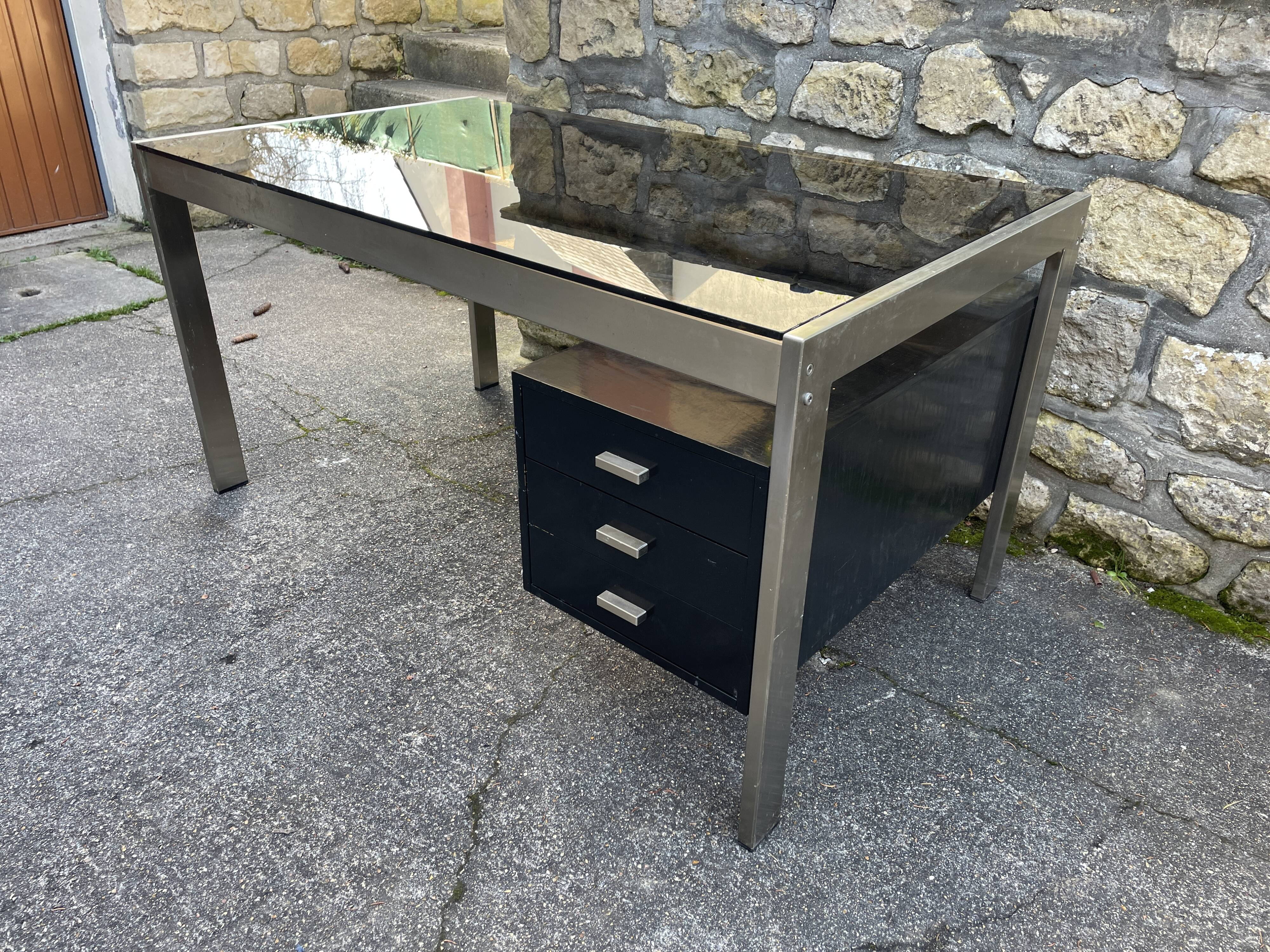 Vintage desk in smoked glass and brushed steel. 1970. Suspended box