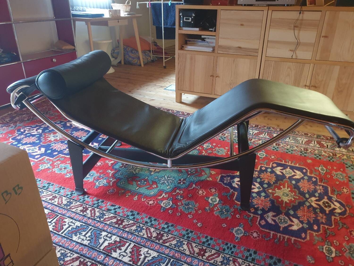 LC4 Cassina chair