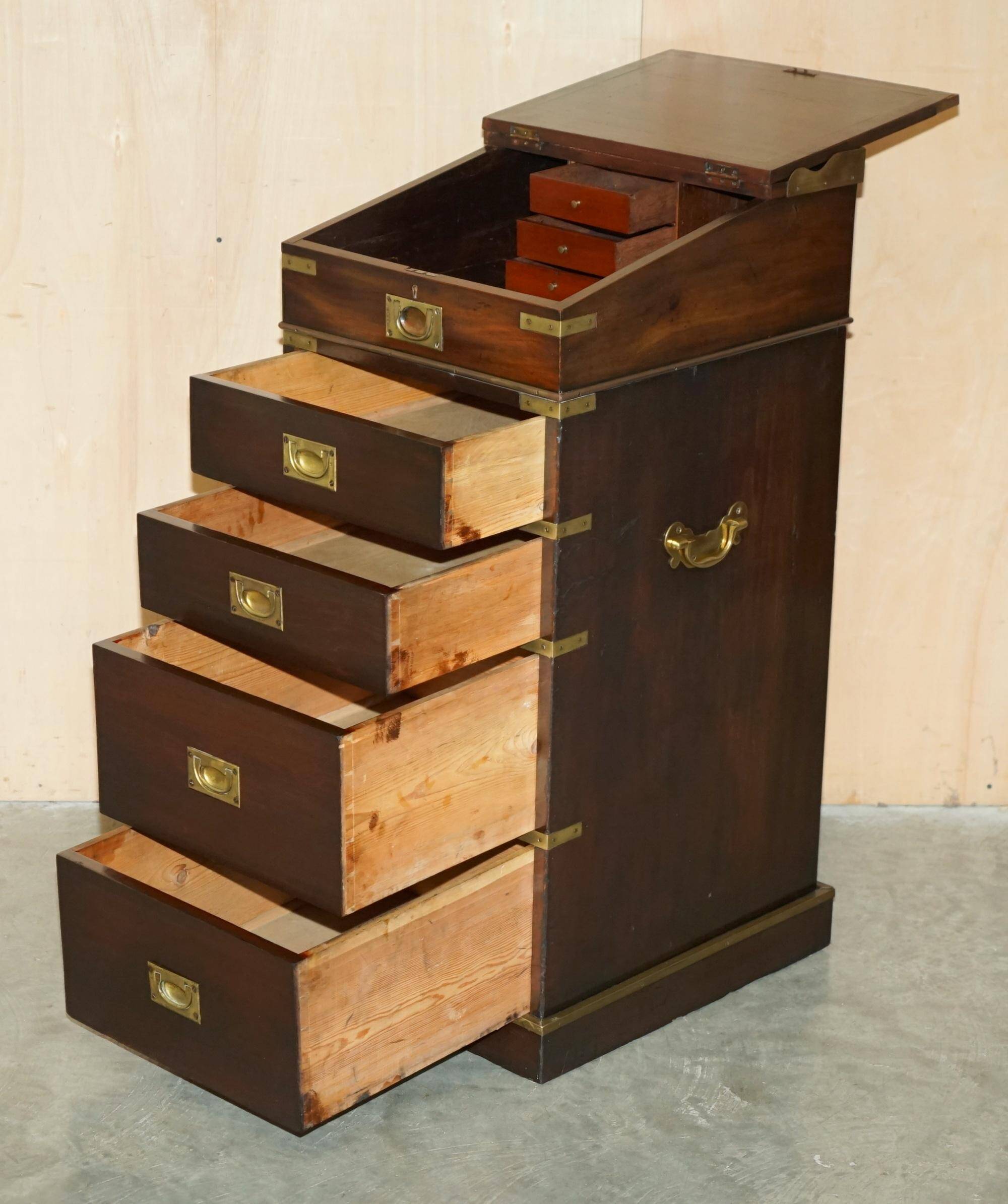 Bureau de campagne Davenport victorien antique en cuir avec galerie en laiton