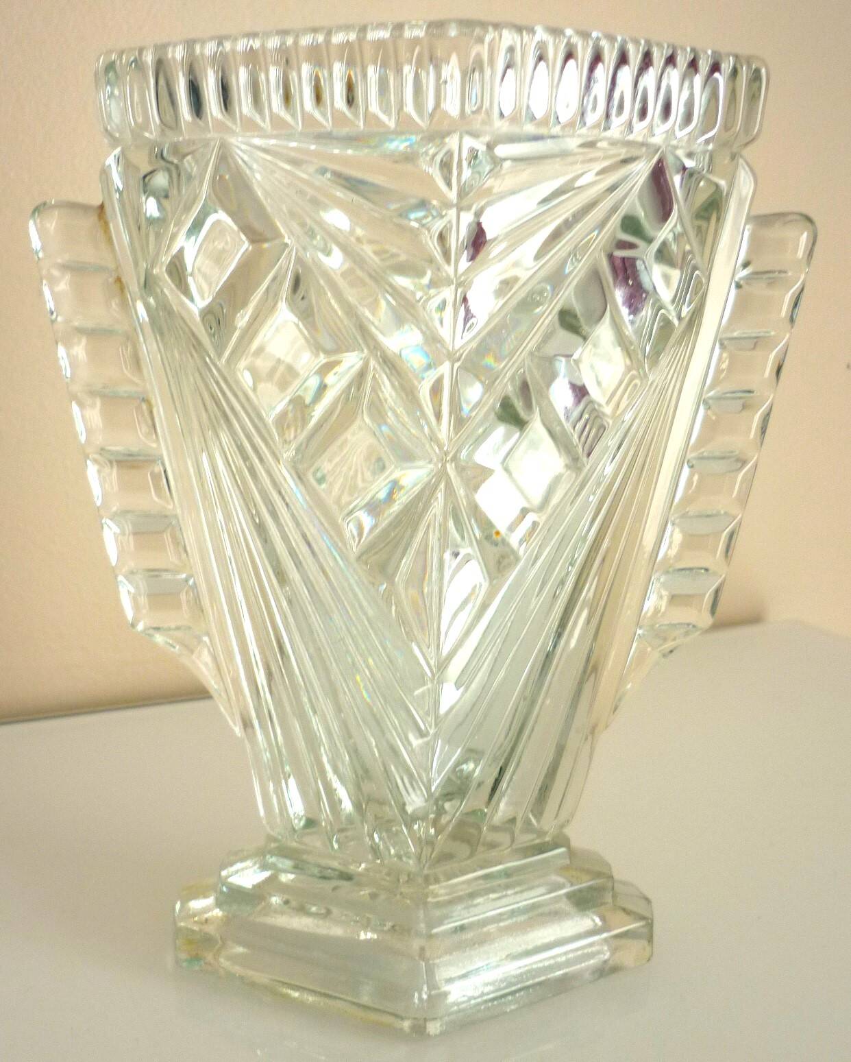 Vase losange art déco, cristal de bohême marqué "Tchécoslovaquie", décor géométrique